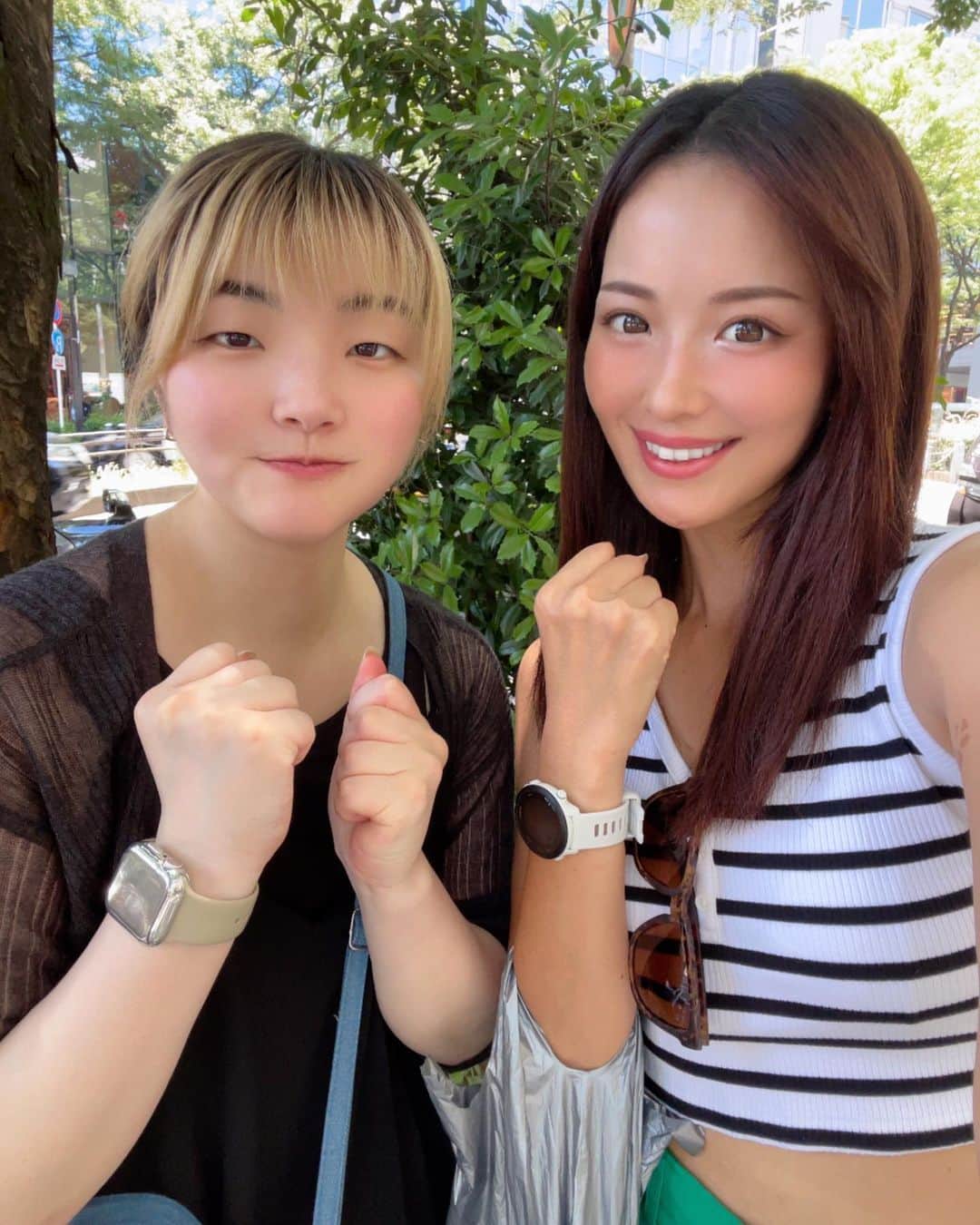 さーたんのインスタグラム：「ついに、、ついに、、！！！！  いとこのなっちゃん( @9_natsumi )が @runtrip_jp さんのYouTube企画で @asicsrunning_jp さんサポートのもと 11/19の神戸マラソンに挑戦する事になりました😳👏  本当に運動が嫌いななっちゃんがっ！  まだ2〜3kmゆーっくりでしか走れないし 無謀かもしれないけど 挑戦する事に意味がある✊✊✊  今日ラントリップさんのYouTubeで 初マラソンチャレンジの動画第一弾があがってるので ぜひ見て応援してあげてください📣✨ そして私のインスタでも なっちゃんの成長過程をインスタにupするので 成長するなっちゃんをお楽しみに🫶🏽  私もなっちゃんも兵庫県出身なので なっちゃんの初フルマラソンを 出身地で一緒に走れるなんて嬉しすぎる😭✨ 必ず完走できるように全力サポートします💪🏽🔥  @9_natsumi  頑張ろうねっ👊🏽👊🏻 #なっちゃんフルマラソンに挑戦  #フルマラソン #初フルマラソン #ハーフマラソン#神戸マラソン #ランニング #ランナー #ラン #挑戦」