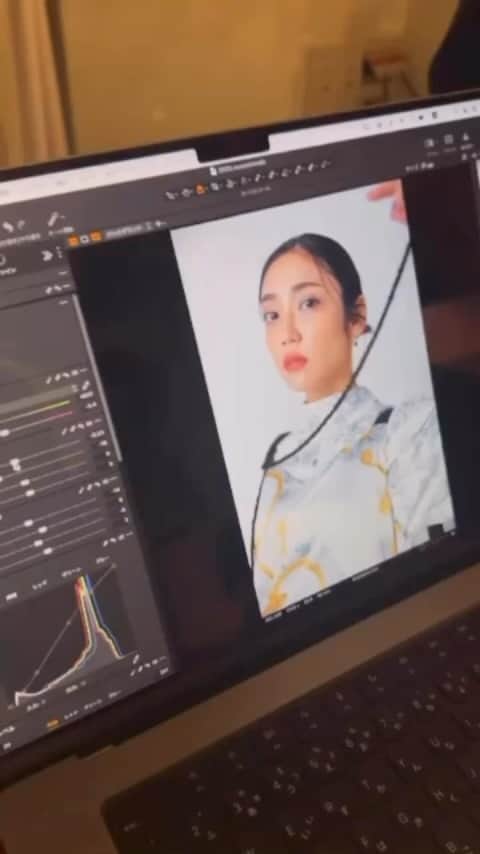 山谷花純のインスタグラム：「朝ドラ『らんまん』FANBOOK発売中♪  stylist @stylist_misakitakahashi  hair&make @shiori_nagata   トップス　@seivson  ワンピース　@the.pr_  パンツ　@heki_official  シューズ　@ganni   是非、お手に取っていただけたら嬉しいです☆  #朝ドラらんまん #らんまん#ファンブック #山谷花純  #fanbook」