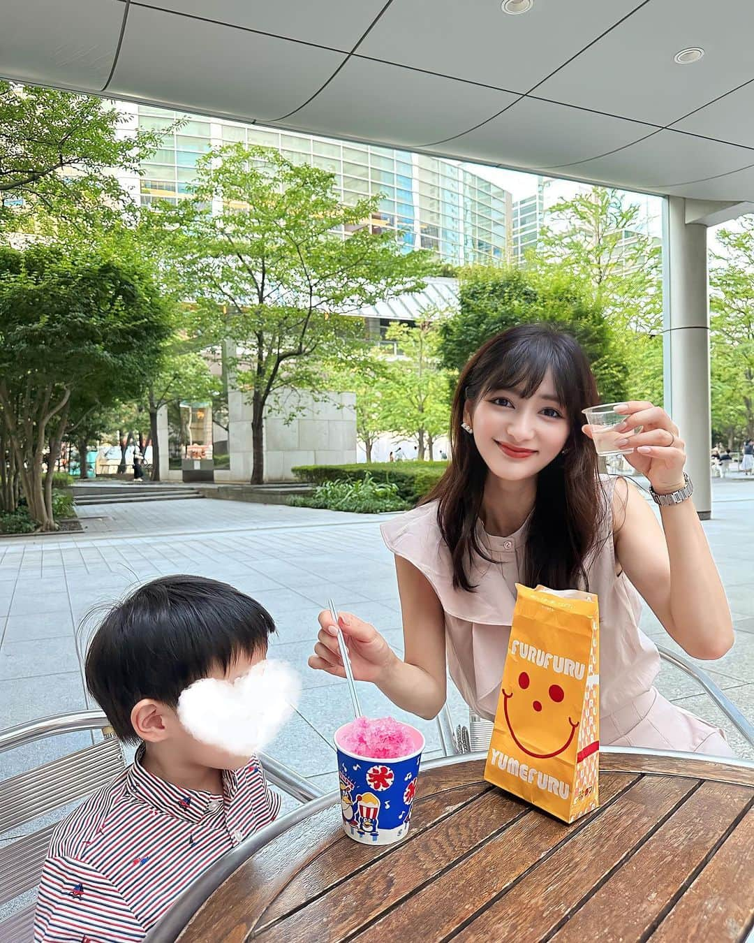 加藤瑠美さんのインスタグラム写真 - (加藤瑠美Instagram)「にほんの夏フェスへ🇯🇵 息子、初めてのお祭り🪅 今週の日曜まで品川インターシティで開催されているよ✨ 色々な日本酒やビールがあったり、美味しい屋台があったりして、久しぶりのお祭りすごく楽しかった…🥹🍶🎶 思ったより空いていて満喫できたし、すぐ室内に入れるから子連れでも安心でした👦🏻 30日までやっているのでぜひ🤍  📍にほんの夏フェス  ◻︎期間 2023年7月26日(水)〜7月30日(日) ◻︎時間 7月26日(水)-28日(金):17時30分〜21時 7月29日(土):11時〜21時 7月30日(日):11時〜21時 ◻︎会場： 品川インターシティ・品川グランドコモンズ ◻︎アクセス JR品川駅徒歩6分、京急品川駅徒歩8分  #にほんの夏フェス#品川インターシティ#日本酒#日本文化体験#子連れお出かけ#年子ママ#東京ママ」7月27日 20時35分 - katorubi