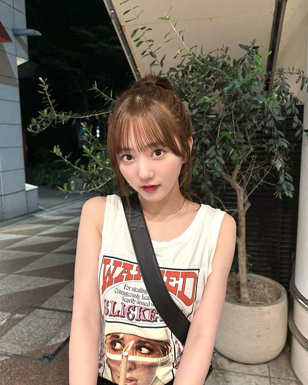 のインスタグラム：「暑いからポニテしがち👱🏻‍♀️🍑♡」