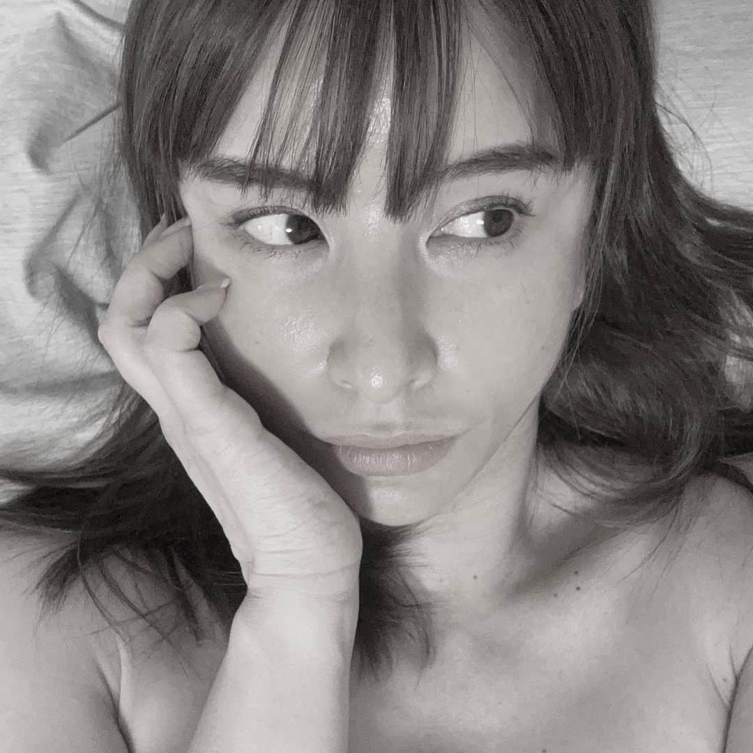 Emiのインスタグラム：「𝐬𝐞𝐫𝐞𝐧𝐨 𝐞𝐲𝐞𝐛𝐫𝐨𝐰＆𝐞𝐲𝐞𝐥𝐚𝐬𝐡  眉とまつ毛はずっとここにお任せしてます♡ ここに行ったら他に行けなくなる 技術の全員クオリティが同じだからいつ行っても安心✨ ハリウッドブロウの技術はもちろんの事、サービス、雰囲気全てが ハイレベル✨ アフターケアも完璧👌 一度試してみてほしい✨ ホットペッパーから予約できるよ  @sereno_eyebrow  @kohaku_sereno   #美容　#ハリウッドブロウリフト #まつげパーマ #まつげエクステ #ブロウリフト #眉毛　#おすすめサロン」