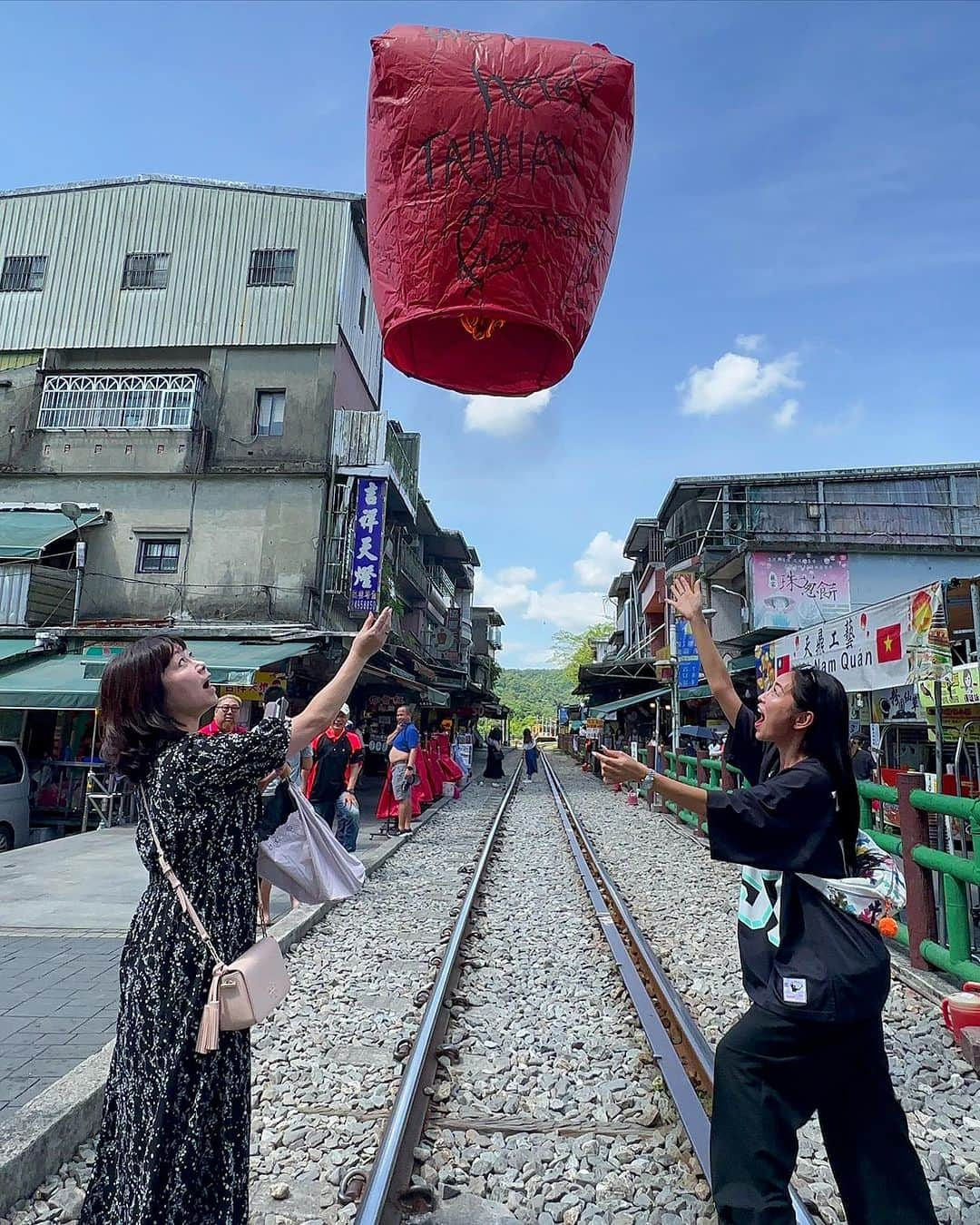 十枝梨菜さんのインスタグラム写真 - (十枝梨菜Instagram)「chihiro (*´︶`*) #taiwan #jiufen #shifen」7月27日 20時40分 - rinatoeda0611