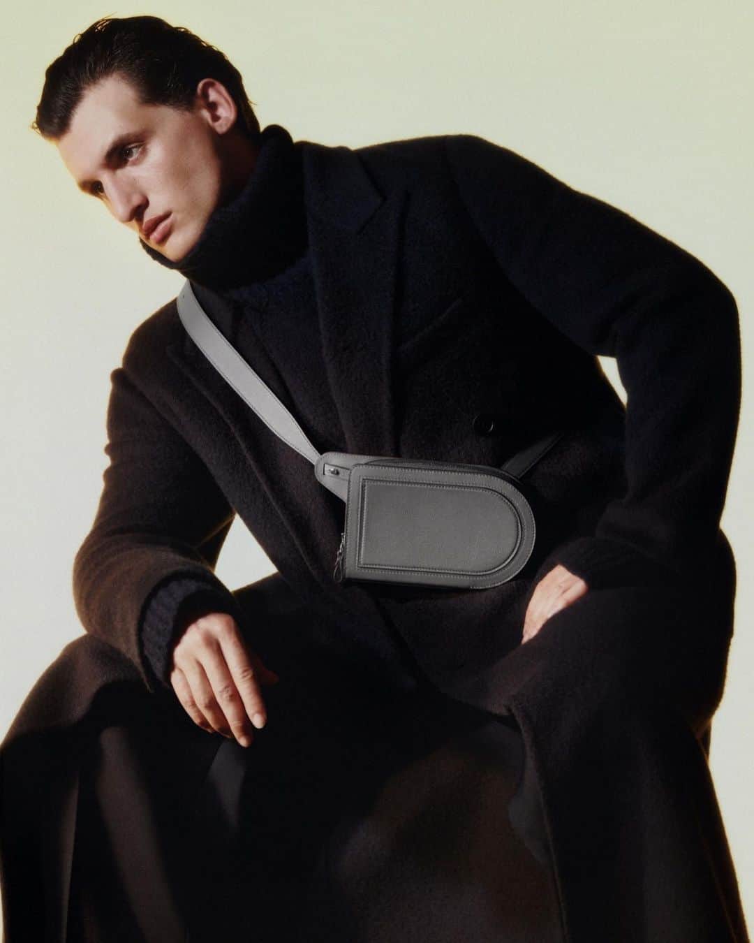 デルボーのインスタグラム：「Convenience in motion.  Worn crossbody, the Pin City’s lightweight, compact silhouette hugs the body and keeps your essentials at your fingertips. Crafted from Jumping Calf leather, it’s an elegant interpretation of a modern, sporty shape.   #Delvaux」