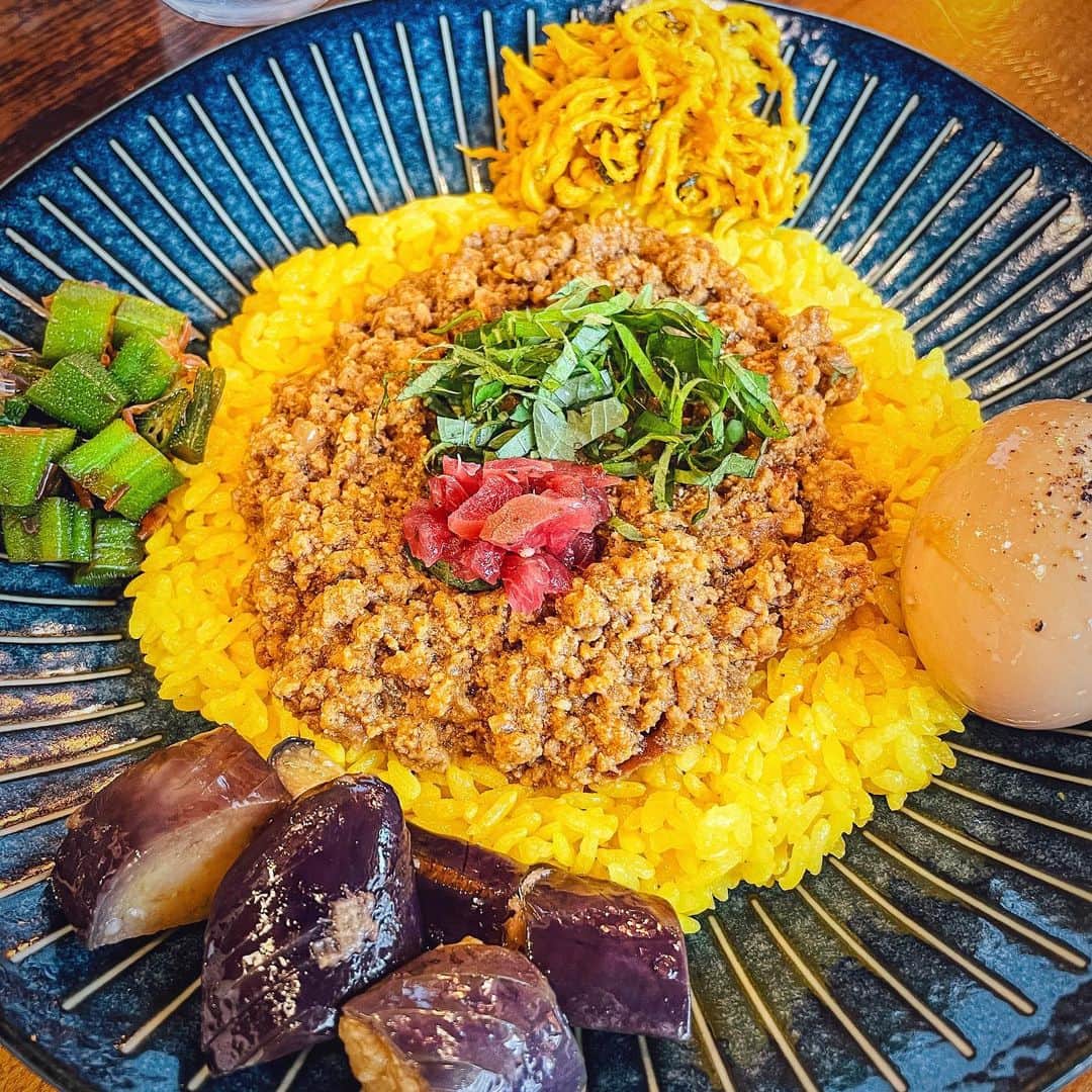 yuxuki wagaのインスタグラム：「これ一生食べたいレベルで美味かった🥰 付け合わせの茄子とオクラがまた良…」