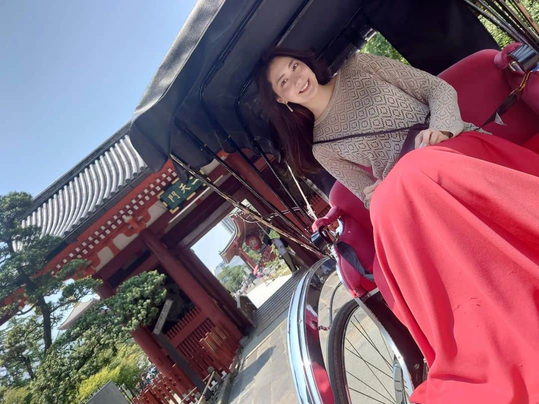 山田彩乃さんのインスタグラム写真 - (山田彩乃Instagram)「そしてせっかく東京に来たので、 初めて浅草で人力車に！ 　 以前レインボータウンFMの番組で 何度かお世話になった、 関森ありさ( @arisa_sekimori )さんに会いに行ってきました🙆‍♀️❤️ 何度か浅草には来たことあったけど浅草の人力車は初だし、関森さんも初めましてだしでなんだかあっという間の時間でした😆✊ 　 お忙しい中お土産まで頂いて本当にありがとうございました(´；ω；｀)✨ 関森さん、そしてわざわざ浅草までお届け物してくださったやきそばかおるさん(@yakisobakaoru )もありがとうございました…！！」7月27日 20時45分 - ayano.yamada