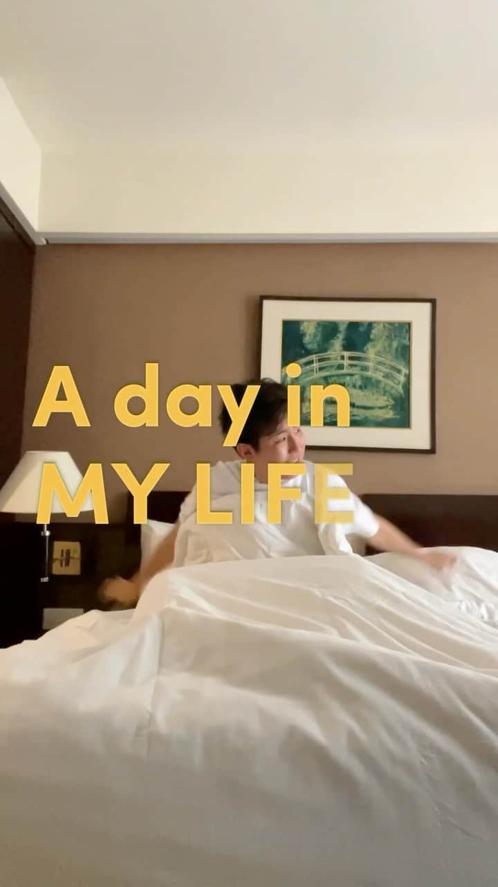 山下智央のインスタグラム：「Pertama kali bikin a day in my life wkwkwk Gimana guys menurut kalian?? Tolong komentar ya  Btw ini a day in my life waktu aku liburan di Bali dan menginap di @astonkutabali , di sana dekat banget sama pantai kuta & pantai jerman, dan mall juga jadi mantap banget aku bisa coba surfing dan chill di pantai. Ada juga sunset bbq yang enak dan worth it banget🔥🔥」