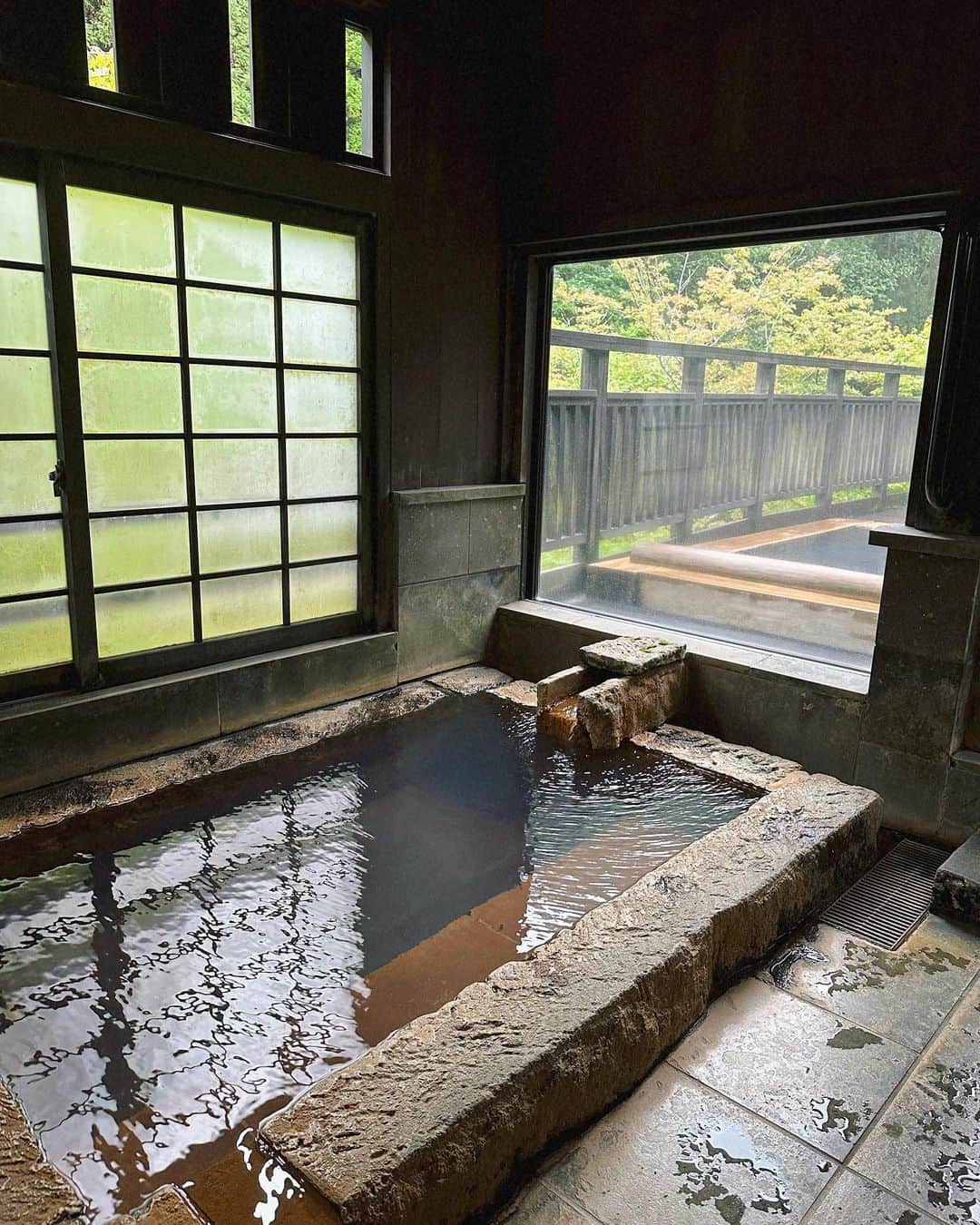 渕上彩夏さんのインスタグラム写真 - (渕上彩夏Instagram)「𓂃 𓂃 𓂃 温泉につかって 熊本の食材をおいしくいただいて ひぐらしの鳴き声を聞きながら畳にごろん  りこてぃんと定期的に温泉旅館に泊まる時間を作ってます☺️  ただただのんびり リラックスができる大切な時間¨̮♡︎  幸せでした𓂃𓈒𓏸  熊本に生まれて本当に幸せ。  #熊本 #黒川温泉 #山河 #離れねむの木 #南小国」7月27日 20時50分 - ayakafuchigami725