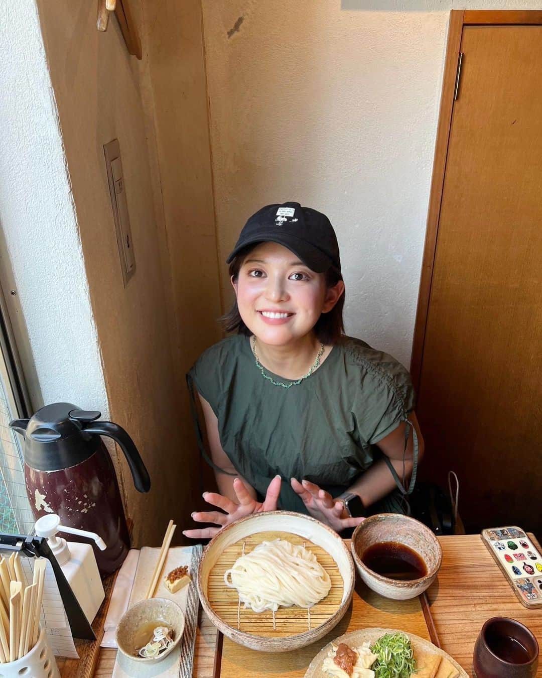 並木万里菜さんのインスタグラム写真 - (並木万里菜Instagram)「つむちゃんとお買い物のあと うどん食べた。  美味しかったからタイ料理屋さんみたいにまたすぐきてしまうと思う。  毎月会っている私たち。  #ランチ#うどん#三谷紬#一つ上の先輩 #なんだけど#もはや#お友達 #並木万里菜#テレビ朝日アナウンサー#テレビ朝日#テレ朝#アナウンサー」7月27日 20時54分 - marina_namiki