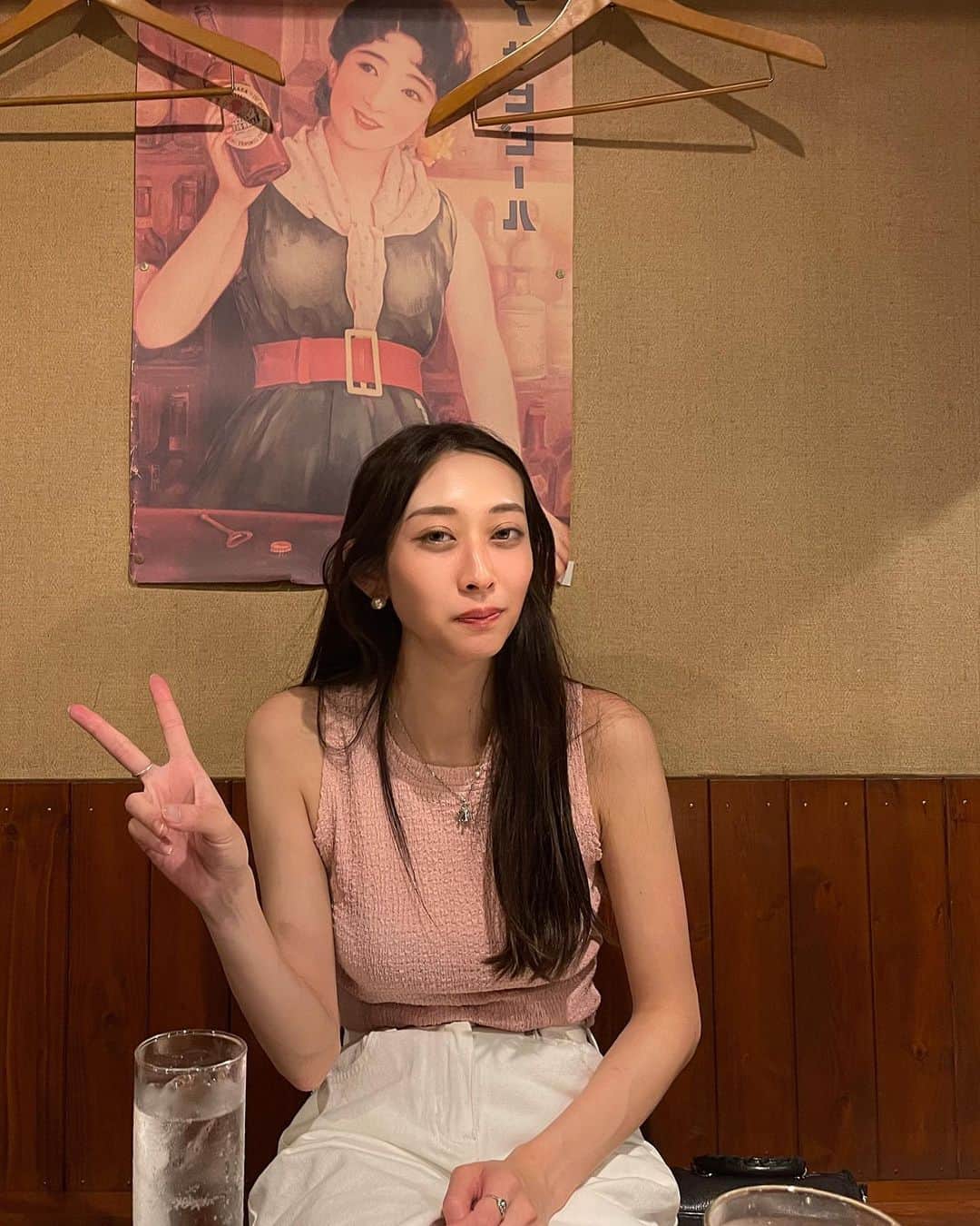 瀬名ひなののインスタグラム：「オフショ  飲んでるのは最近ハマってる麦ソーダ割り👶 最近ハマってるお酒教えてください」