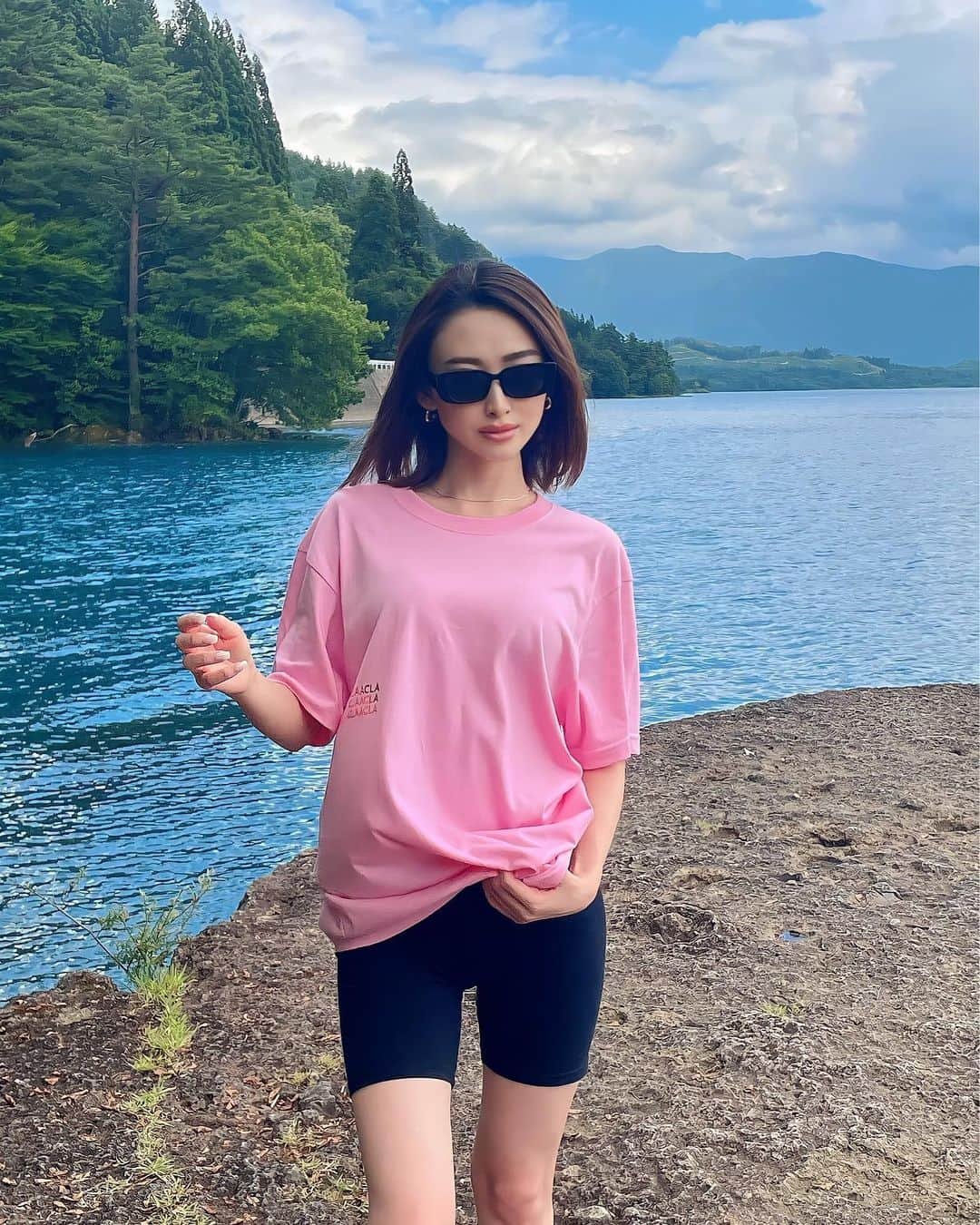 celia_azumaのインスタグラム：「💖🐠💦  #ACLA #dayoff #fyp #me #fff #f4follow #f4f4f4 #fashion  #ootd #ootdfashion #ootdstyle  #ootdsubmit #pink #barbie  #barbiepink #whatyouwearing」