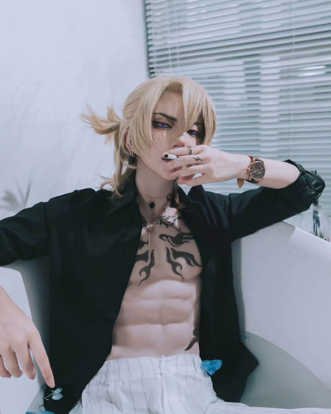 ひかりんのインスタグラム：「As much as we love wholesome Luca , gotta admit we down bad for mafia man 🥵🔥 Photo @lizespero  #vtubercosplay #vtuber #cosplay #luca #lucakaneshiro #NIJISANJI」