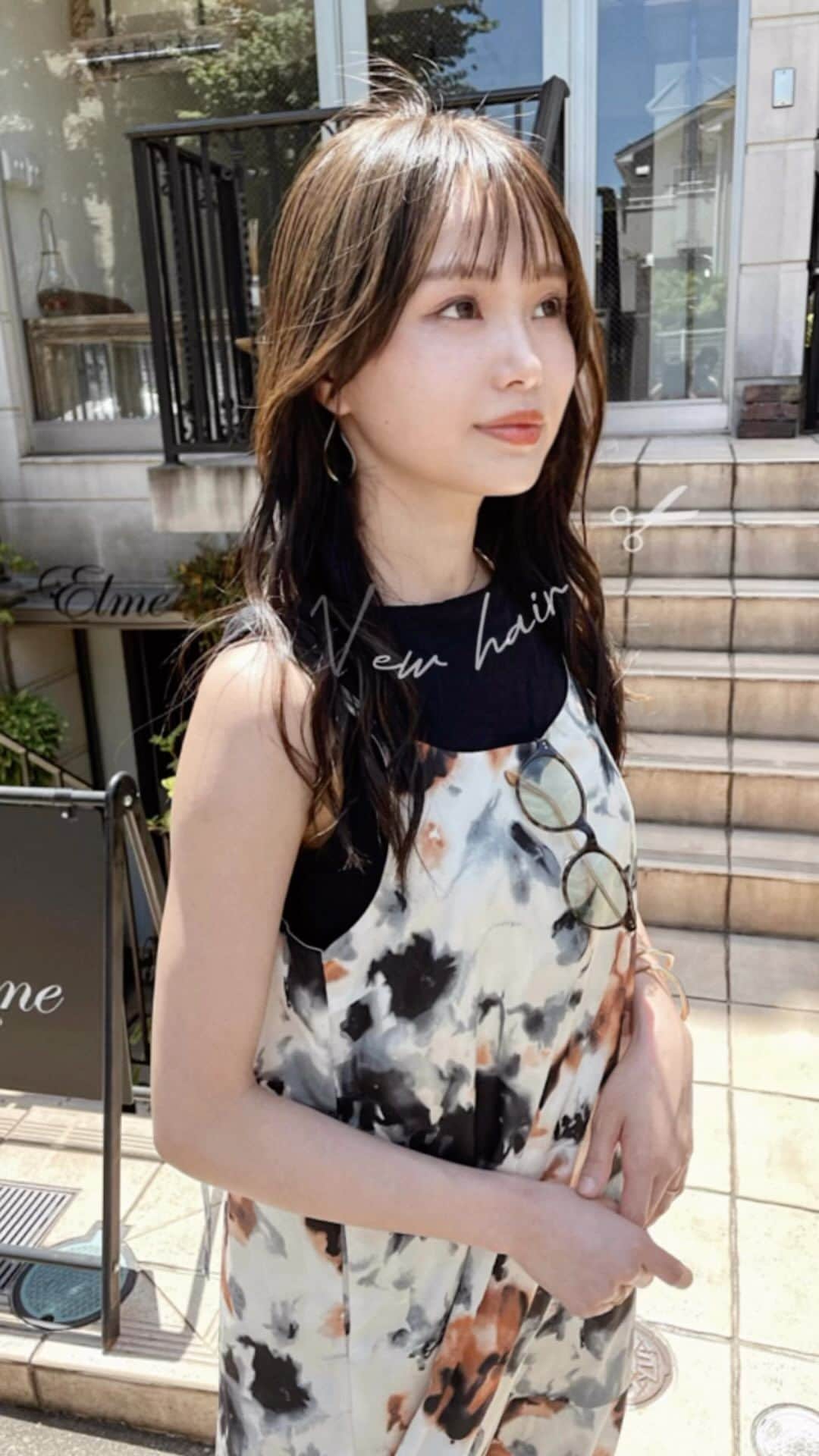 氏家夏乃のインスタグラム：「___ 𝘯 𝘦 𝘸  𝘩 𝘢 𝘪 𝘳  前髪作ってもらいました✌︎ （ 少しイメチェン ）  顔まわりの髪たちが可愛えぇ... さすがななみさん🧚🏻‍♂️✂︎  オリーブ系の色味の艶透け感 もとっても好き🫒  今回もありがとうございました✨✨ @nanamiiii__i  @akari_elme   自分でのスタイリング 不器用発揮して慣れてないので頑張る🙆🏼  帰りに気になってたお店で ドーナッツ買ってアイスも食べた◎◎ プラムフレーバー 甘酸っぱくて夏にぴったり, 📍 @racines_donutandicecream   #newhair #newhaircolor #elme表参道 #顔周りレイヤー #透け前髪 #前髪ありロング  #オリーブグレージュカラー #暗髪透明感カラー  #racinesdonutandicecream #cafémeguri𓆫」