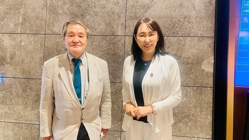 森まさこのインスタグラム：「一昨日講演させていただいた、 スマートウェルネスコミュニティ協議会の 大内尉義理事長（虎の門病院 顧問） と。」
