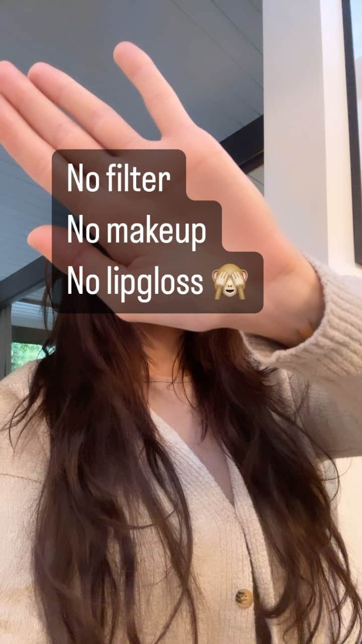 コートニー・ストッデンのインスタグラム：「NOTHING?! Ugh 😑 ok here might delete later #nofilter #nolashes #lashes #makeup #nomakeup #challenge #tiktok #reels #fyp」