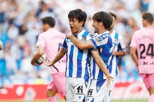 久保建英のインスタグラム：「Fue un honor haber compartido contigo la pasada temporada.  Gracias por la magia que nos regalaste en el verde. Personalmente, aprendí mucho a tu lado y pude crecer como futbolista.  Te echaremos de menos Mago! @david21lva  #davidsilva」