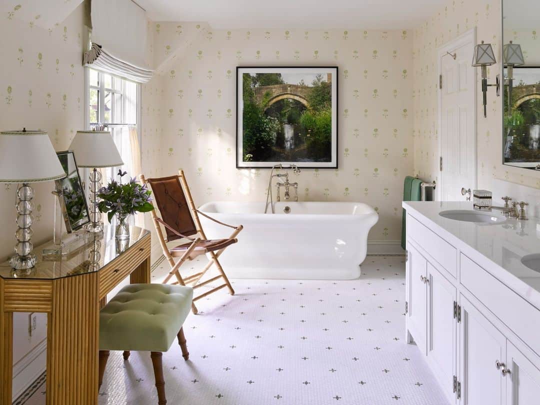 ELLE DECORさんのインスタグラム写真 - (ELLE DECORInstagram)「Talk about making a splash in a bathroom. When working on an interior, designer Gary McBournie (@gary_mcbournie_inc) tries not to go for the obvious. “I’m always aiming to put things together in a mix of high and low that doesn’t look like you’re decorating for a rich person or a museum,” he says. The guest bathroom in this Beverly Hills estate, which doesn’t feel like a bathroom at all, is standout proof. From the bamboo desk to the antique leather chair, to the framed @goffigon photograph of Bruton Bridge in Somerset, England—this exquisite loo is good enough to spend the day in!  Click the link in bio to experience the rest of this glamorous estate, shown exclusively on elledecor.com. Written by @rachelesilva_. Photographed by @annieschlechter.」7月28日 7時00分 - elledecor