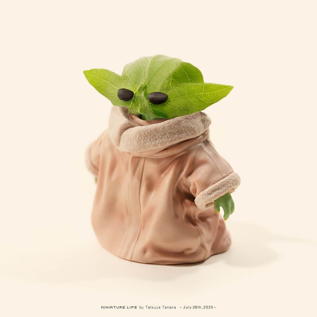 田中達也のインスタグラム：「⠀ “Morning Grogu” ⠀ モーニンググローグー ⠀ ─────────────────── 《EXHIBITION info》 ⠀ 【MINIATURE LIFE展 in 福岡・大野城】 MINIATURE LIFE EXHIBITION in Fukuoka Jul. 22, 2023 - Sep. 3, 2023 ⠀ 【MINIATURE LIFE展2 in 沖縄】 MINIATURE LIFE EXHIBITION 2 in Okinawa Jul. 12, 2023 - Sep. 3, 2023 ⠀ 【ミニチュアの視点で見る日本－田中 達也】展 Japan from miniatures - Tatsuya Tanaka at Japan House São Paulo until : Oct. 8, 2023 ⠀ 【ミニチュアライフ 神戸エアポート】 MINIATURE LIFE × KOBE AIRPORT ⠀」