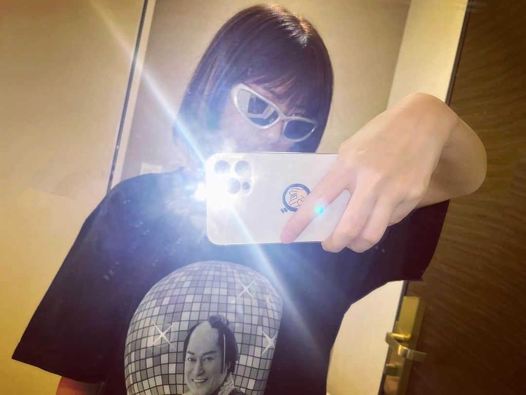 渡辺菜月さんのインスタグラム写真 - (渡辺菜月Instagram)「😎  このTシャツを着て街を歩いている人を見かけたら、それは私です。  #Tシャツ #なっちゃんスタイル  #マツケンサンバ #グッズ #松平健 様」7月28日 7時00分 - w_natsuki_stu48