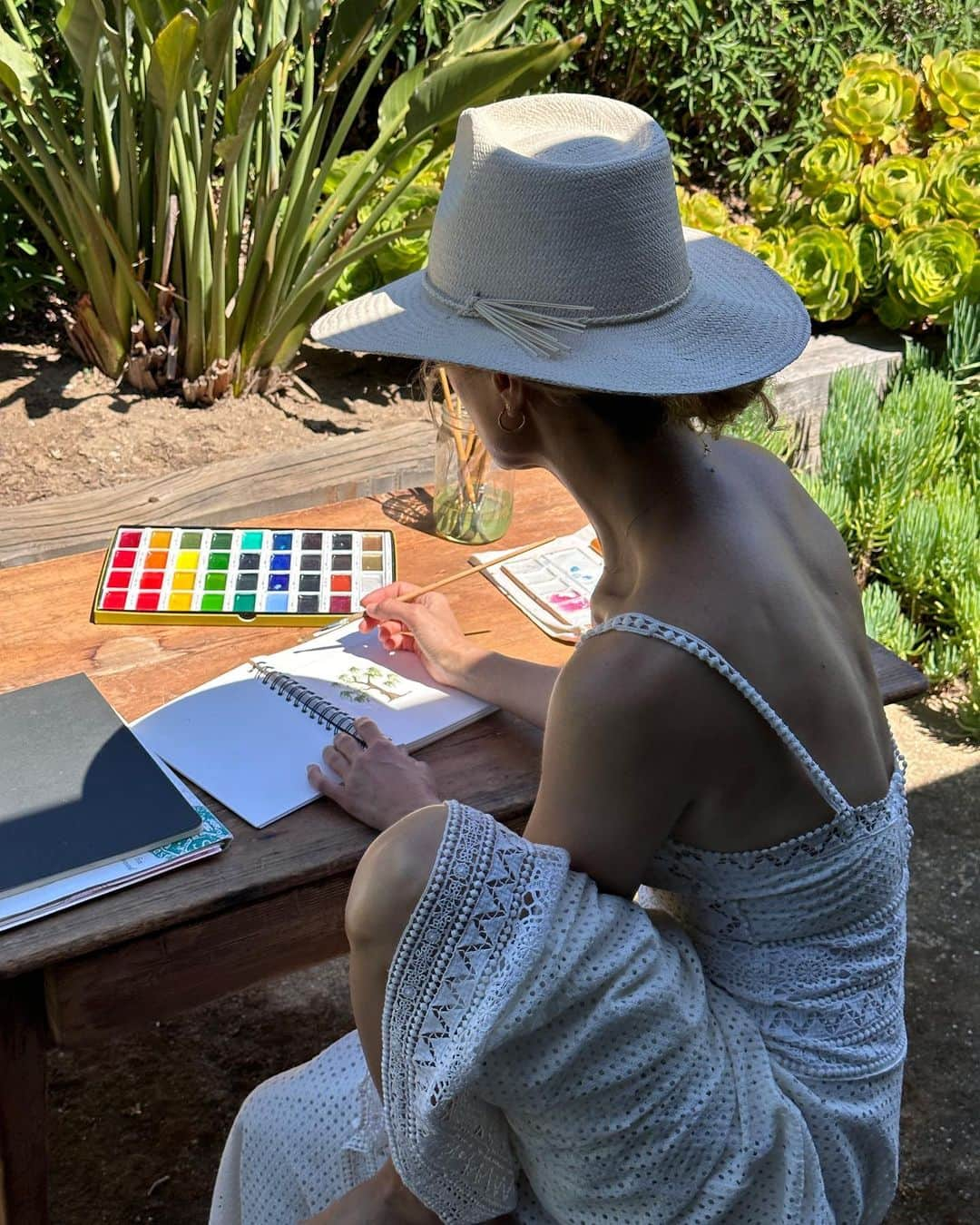 キャロリン・マーフィーさんのインスタグラム写真 - (キャロリン・マーフィーInstagram)「Sweet summer 🌻🌳👩‍🎨」7月28日 6時58分 - carolynmurphy