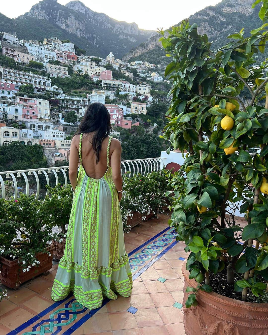 メリッサ・ゴーガさんのインスタグラム写真 - (メリッサ・ゴーガInstagram)「Magical is an understatement 🇮🇹✨  Day 1 in Positano with u♥️.. @joeygorga #italy #positano #themotherland #rhonj」7月28日 7時03分 - melissagorga