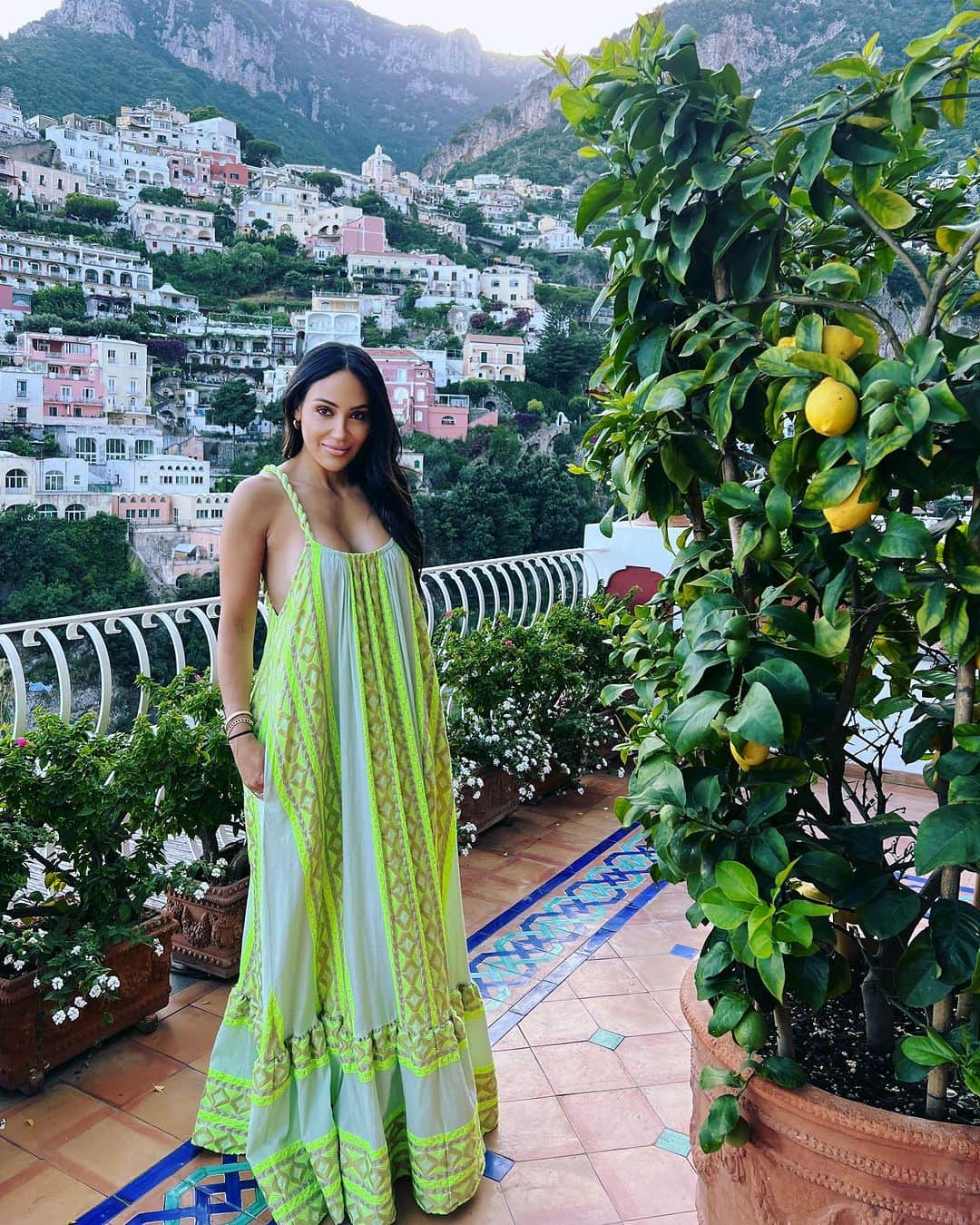 メリッサ・ゴーガさんのインスタグラム写真 - (メリッサ・ゴーガInstagram)「Magical is an understatement 🇮🇹✨  Day 1 in Positano with u♥️.. @joeygorga #italy #positano #themotherland #rhonj」7月28日 7時03分 - melissagorga