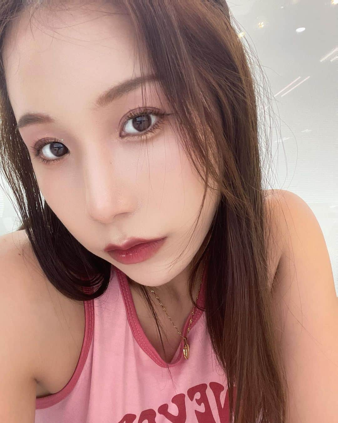 七海あやかのインスタグラム：「. new make up💕💄 ブルベなので、ピンクメイクしてみたら盛れちゃったみたい！☺️🩵」