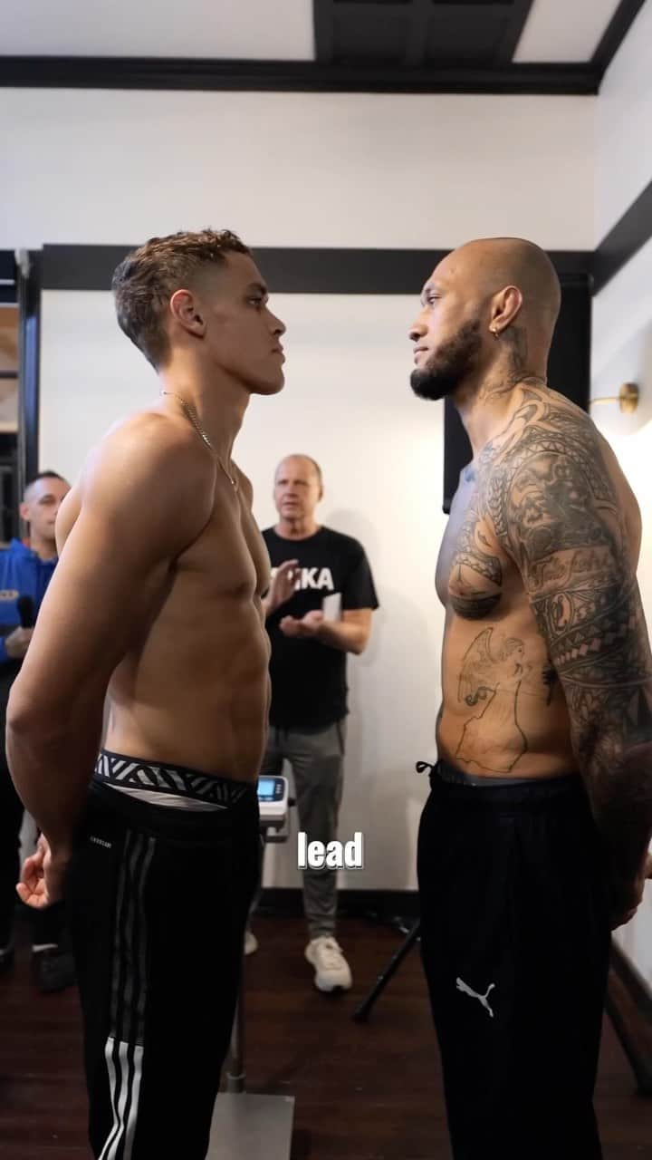 デイヴィッド・ニカのインスタグラム：「Weigh-in done, time to shine ✨ #GattonBaby  📹 @jimmy.vailahi   #weighin #fightnight」