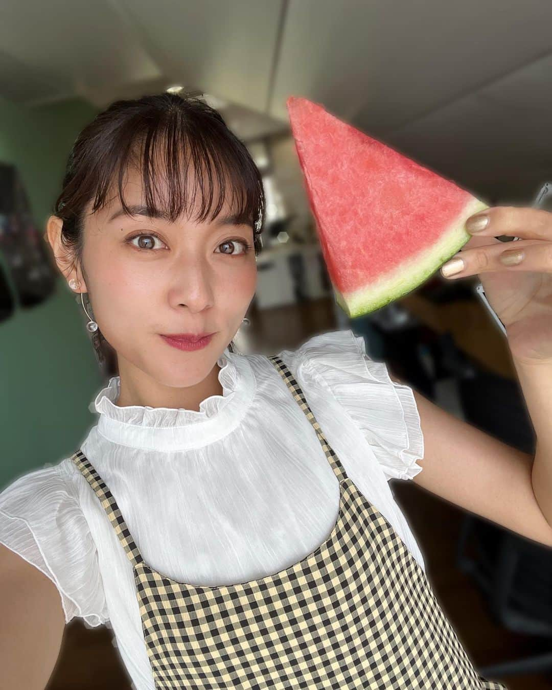 林恵理さんのインスタグラム写真 - (林恵理Instagram)「今日はずくだせテレビ中継です！ 夏休みにおすすめのスポットを紹介します☀️  スイカ最高ー！！ (今日の中継にスイカは関係ありません。笑) . . #ずくだせテレビ #ずくテレ #長野 #夏休み #夏休みにおすすめ #スイカ #ゴンちゃんスイカ #スイカ好き #nagano」7月28日 7時16分 - eri_rin.215