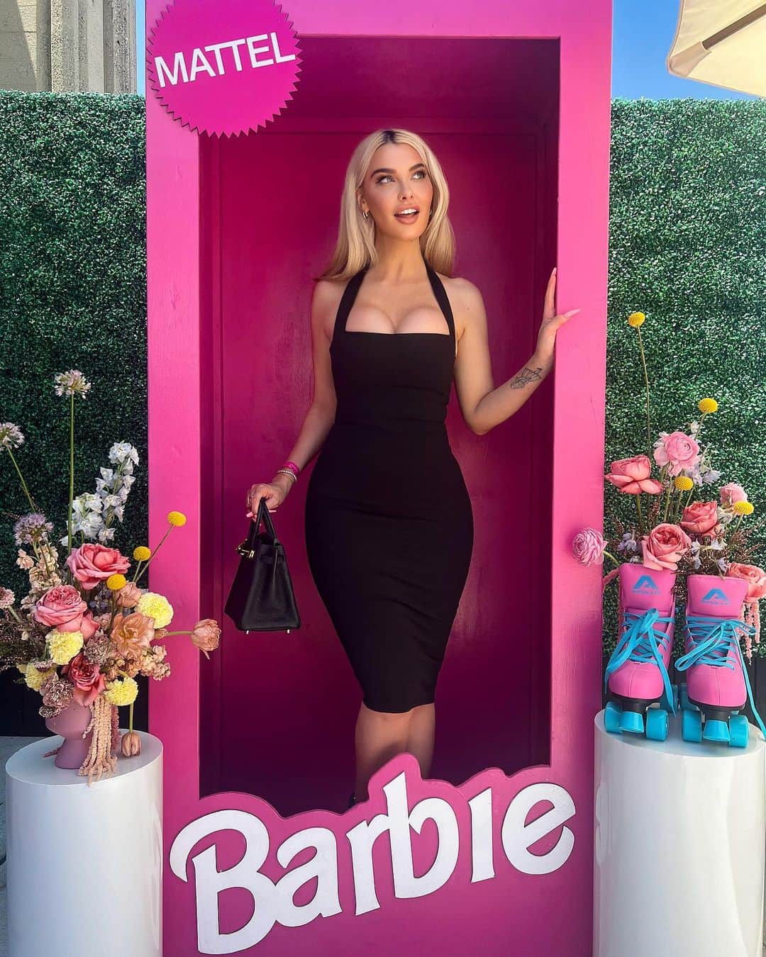 エミリー・シアーズさんのインスタグラム写真 - (エミリー・シアーズInstagram)「Feeling like a doll today in my @lovenookie dress at @cldstyle summer in the city event! 💖💖 Thank you so much for having me! The Australian in me is channeling Margot! 🐨 #CLDPR #barbie」7月28日 7時18分 - emilysears