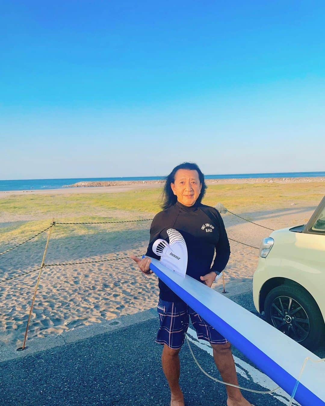 Ken Harakumaのインスタグラム：「🤙朝4時半入水、6時半終了❣️  久しぶりの千葉ホームグラウンドでのSURF 🏄🏄‍♂️🏄‍♀️ 電動モーター付きフィンで快適パドリング。 これは使える❣️❣️❣️ 疲労感1/3、テイクオフ3倍の優れものでした🤙  11月にはバリ島ヨガツアー(7日間ウブドヨガ修行&3日間クタビーチでのヨガ&サーフィンリトリート)計画中❣️ 4泊6日から10泊12日のフルコースまで、お好きな期間で滞在可能❣️ 11/15〜11/26バリに行って楽しみましょう❤️😊 バリ島開始のRYT200/300も申込出来ます。 詳細ご希望の方はInstagramのDMにご連絡下さい🙏🙏🙏  @international_yoga_center  @iyc_jinbocho  @iyc_online_yoga_studio  #サーフィン  #ビーチ  #ヨガ  #瞑想  #マインドフルネス」