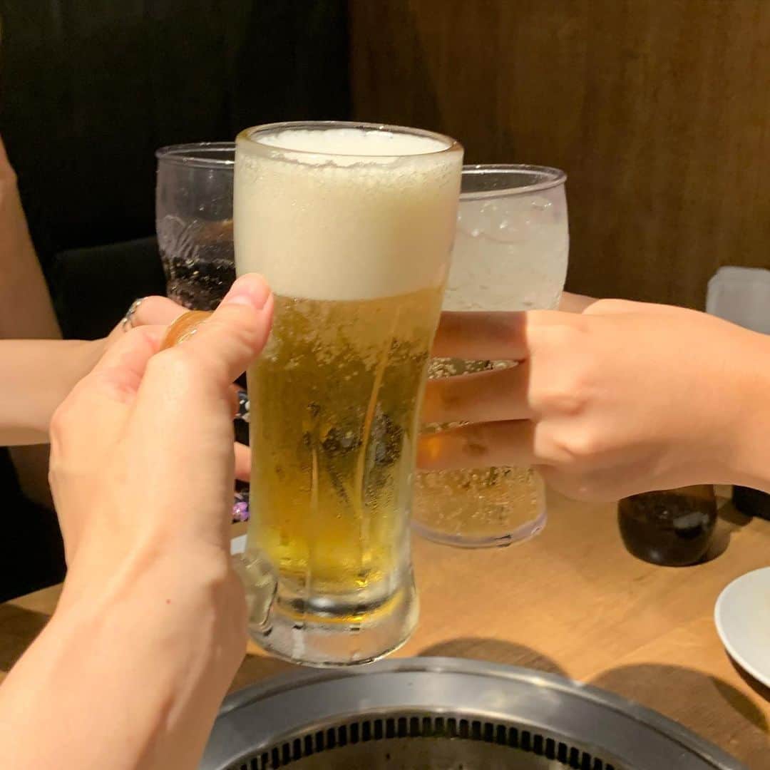 須藤理彩のインスタグラム：「娘ちゃん達、 #ブロードウェイミュージカルピーターパン #ピーターパン2023  観劇。 帰りはお家の近所の焼肉でかんぱ〜い‼️  カーテンコールで泣きそうになったって😭 ママがピーターパンに出てる事に感動したって😂 背中を押してくれてありがと〜❤️」