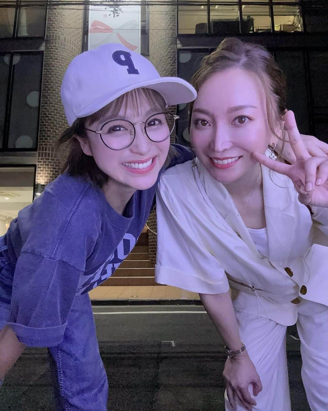 鈴木奈々のインスタグラム：「写真は加藤綾菜ちゃんとです🤗 今日は事務所の夏の感謝祭に行ってきましたー✨ 沢山の方とお話できてめっちゃ楽しかったー💟 #事務所 #ツインプラネット」