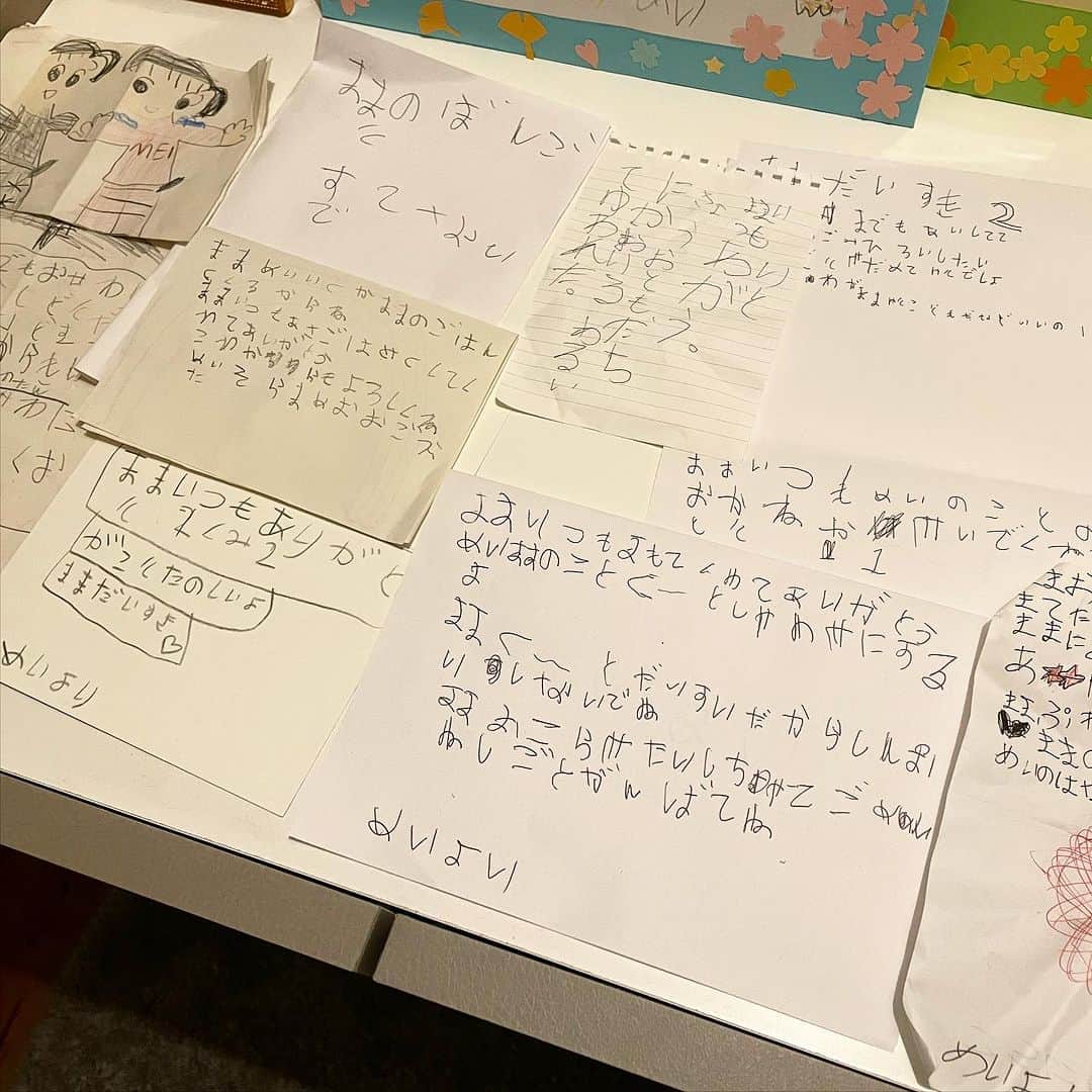 秋定麻紀子さんのインスタグラム写真 - (秋定麻紀子Instagram)「いつもいつもお手紙をくれる娘。  いつも いつも 「ありがとう」 って書いてくれる。  どんどん 私の宝物が増えていく。  いつもいつも ありがとう。」7月27日 23時09分 - makiakisada