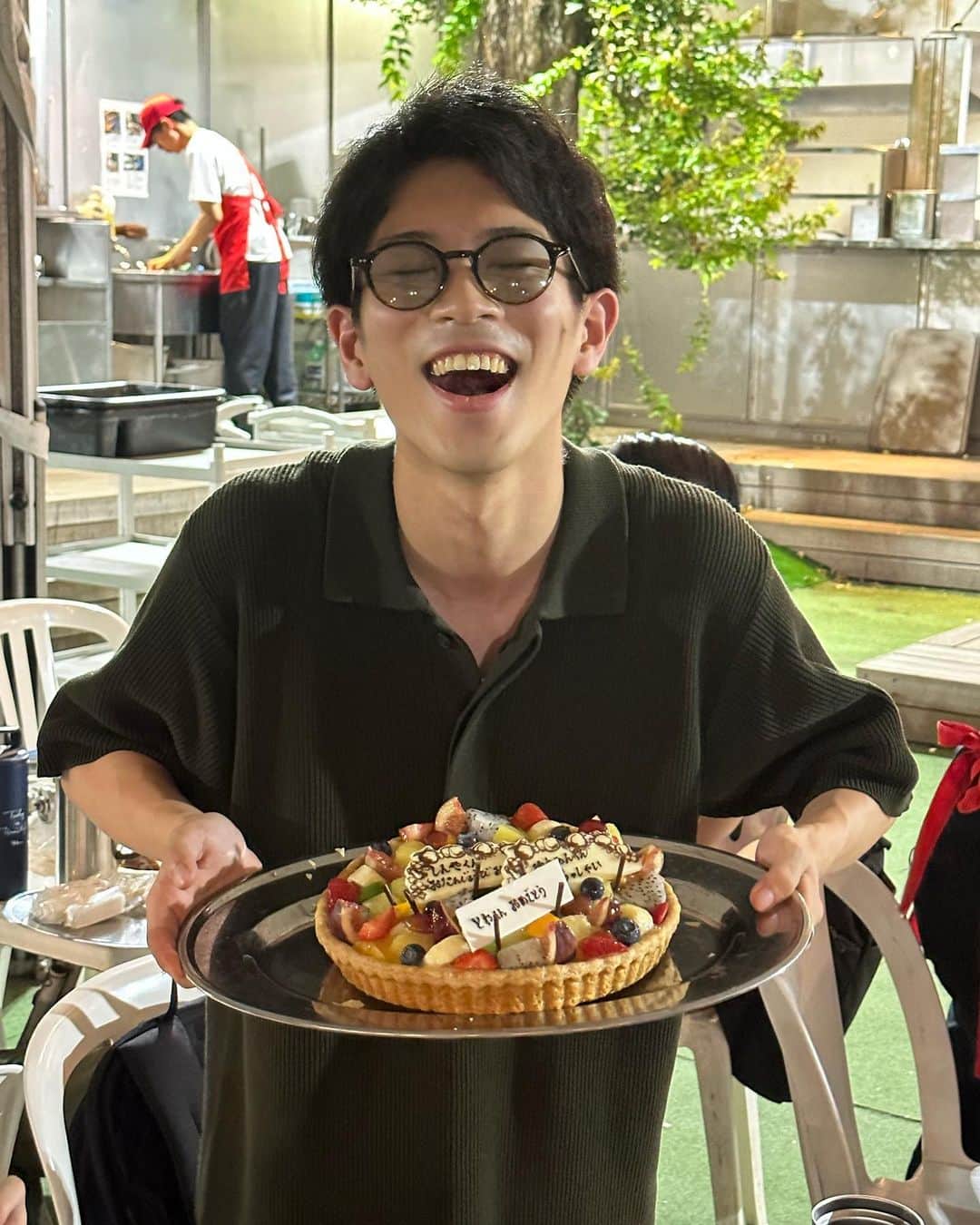 佐野恭平さんのインスタグラム写真 - (佐野恭平Instagram)「夏だ！BBQだ！ 森のビアガーデンはじめて行ったけど賑やかでした✨  慎也君の誕生日祝いと冬和君の快気祝いと悠杏君の送別会を兼ねて！  夏の夜ってだけで楽しいね！ 最後にみんなで集合写真撮ってほしくて、お兄さんにお願いしたらめちゃくちゃトイレと虫除けスプレーに挟まれて撮られたからオブジェクト除去しました。  #夏 #BBQ #森のビアガーデン #森ビア」7月27日 23時09分 - kyoheisano