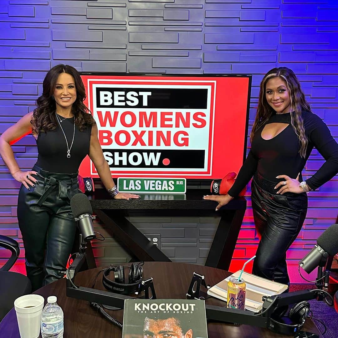 リサ・アンさんのインスタグラム写真 - (リサ・アンInstagram)「#throwbackthursday my visit to @bestwomensboxingshow hosted by @therealfightgirl who is this weeks guest on my podcast! 🎧   #tbt #thelisaannexperience #podcast #thereallisaann」7月27日 23時12分 - thereallisaann