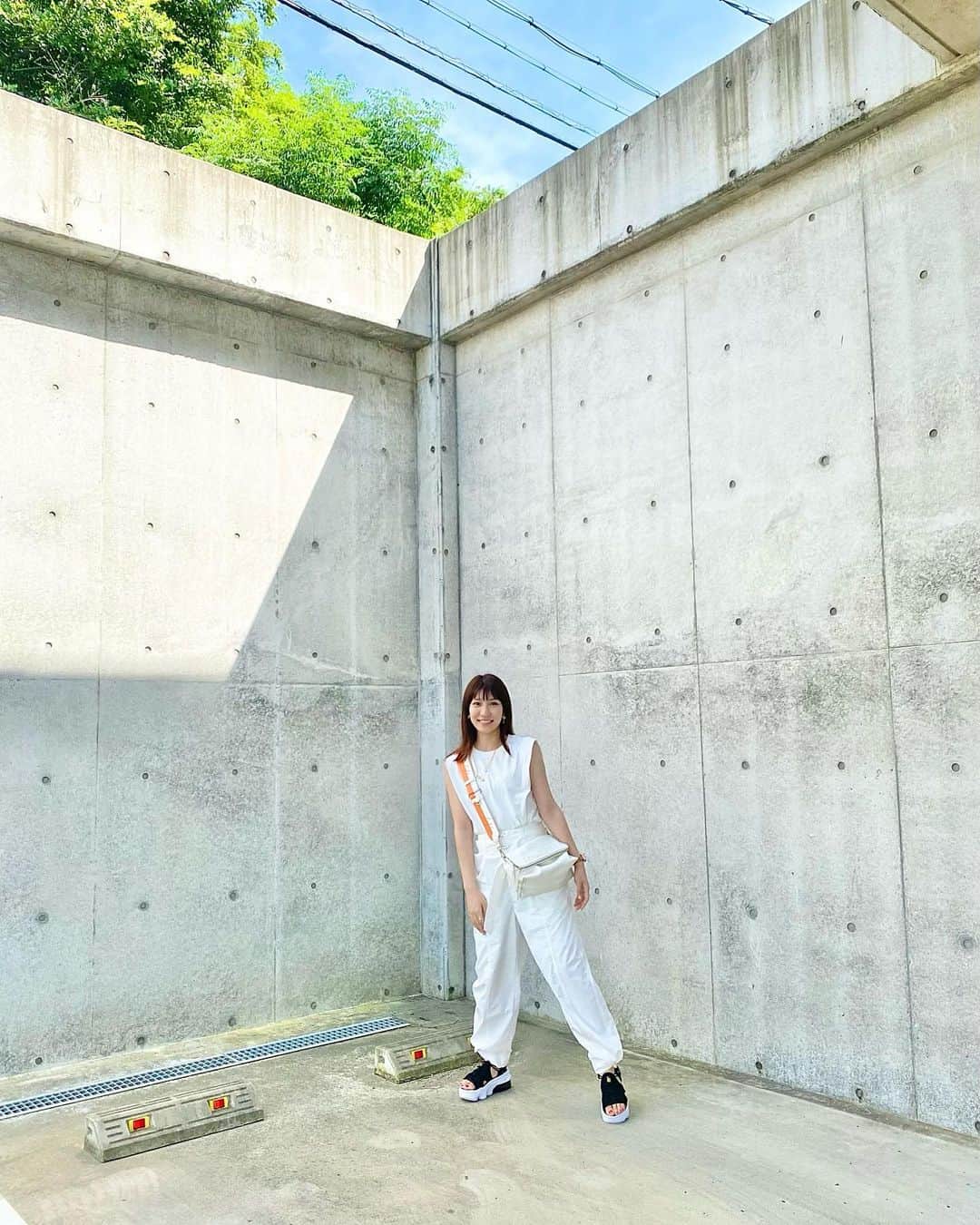 松崎莉沙のインスタグラム：「・ とある灼熱の日の。  雪に想いを馳せています⛄️⛄️  早く冬来ないかな⛄️⛄️⛄️」