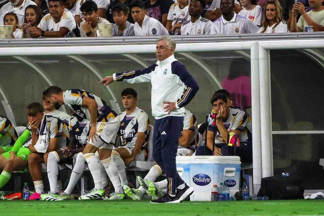 カルロ・アンチェロッティさんのインスタグラム写真 - (カルロ・アンチェロッティInstagram)「Hello Space City and our Madridistas. Its been great to be here and good game with Man U last night. #RealMadridOnTour」7月27日 23時26分 - mrancelotti