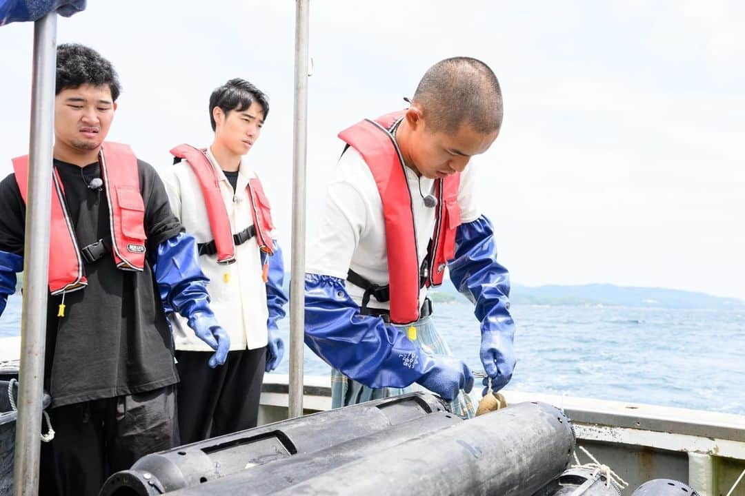 日本テレビ「満天☆青空レストラン」さんのインスタグラム写真 - (日本テレビ「満天☆青空レストラン」Instagram)「⁡ 今週の『満天⭐︎青空レストラン』は 宮城県石巻市の「表浜アナゴ」をご紹介します！！ ⁡ ⁡ ⁡ ゲストの四千頭身さんと アナゴ漁も体験しました🤗 ⁡ ⁡ ⁡ みなさん、『海の男』になってますね✨ ⁡ ⁡ ⁡ 青空レストランではめずらしい（笑） 都築さんのファッションチェックもあります🕶️ ⁡ ⁡ ⁡ ⁡ ぜひご覧ください！！ ⁡ ⁡ ⁡ ⁡ #満天青空レストラン #青空レストラン #青空 #青レス #満天 #宮川大輔 #大ちゃん #うまい　#レシピ #日テレ #日本テレビ #宮城県 #石巻市 #宮城県石巻市 #ロケ #アナゴ #表浜アナゴ #四千頭身 #サッポロ #サッポロで乾杯」7月27日 23時28分 - aozora_official