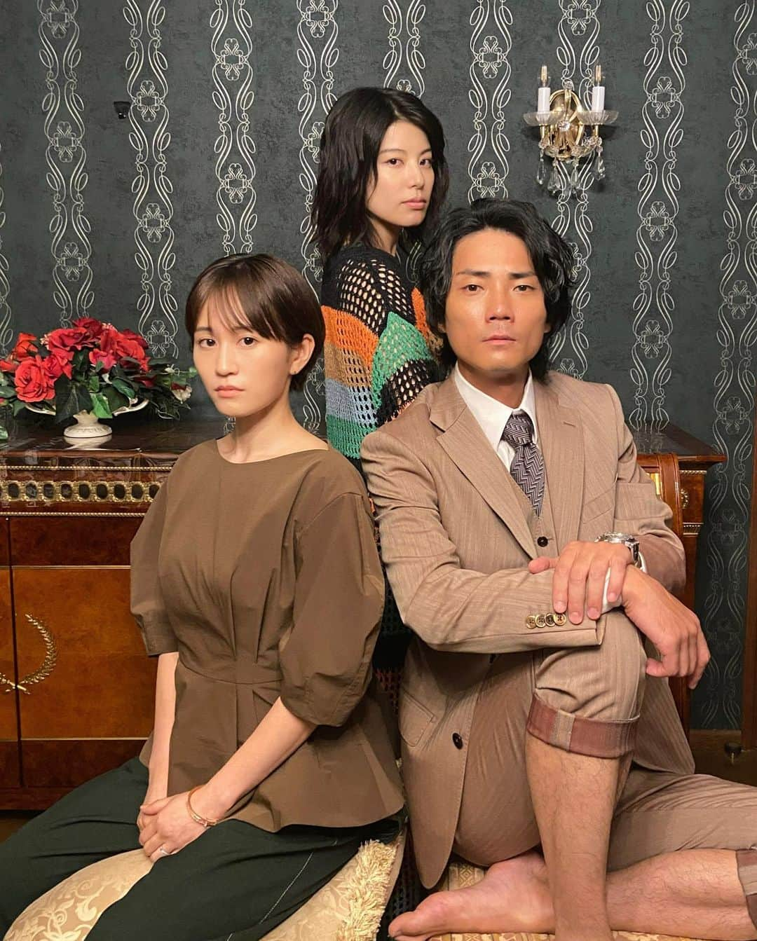 前田敦子のインスタグラム：「. 「彼女たちの犯罪」(再現版)♡ ママもいるオリジナルバージョンも 今日撮影が一緒だったので、 せっかくなら楽しい写真にしたくて🤳  ２話がもう始まります！ 彼女たちの話が始まっていくのでそれぞれ何を考えているのか心のうちを探りながら楽しんで欲しいです☺︎  #彼女たちの犯罪」