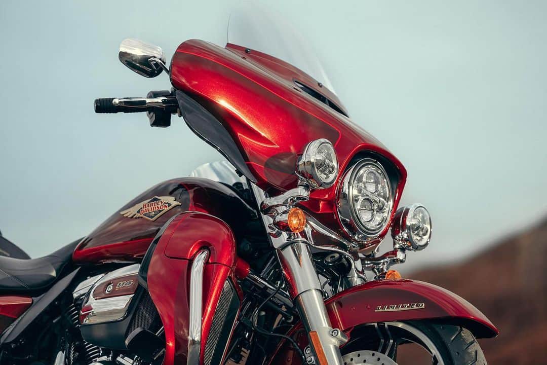 Harley-Davidsonさんのインスタグラム写真 - (Harley-DavidsonInstagram)「The 2023 Ultra Limited Anniversary Edition model takes fully loaded to another level with a new look that commemorates Harley-Davidson’s 120-year legacy.  ​  Get a closer look at the link in bio.​  #HarleyDavidson #HD120 #UltraLimited​」7月28日 0時00分 - harleydavidson