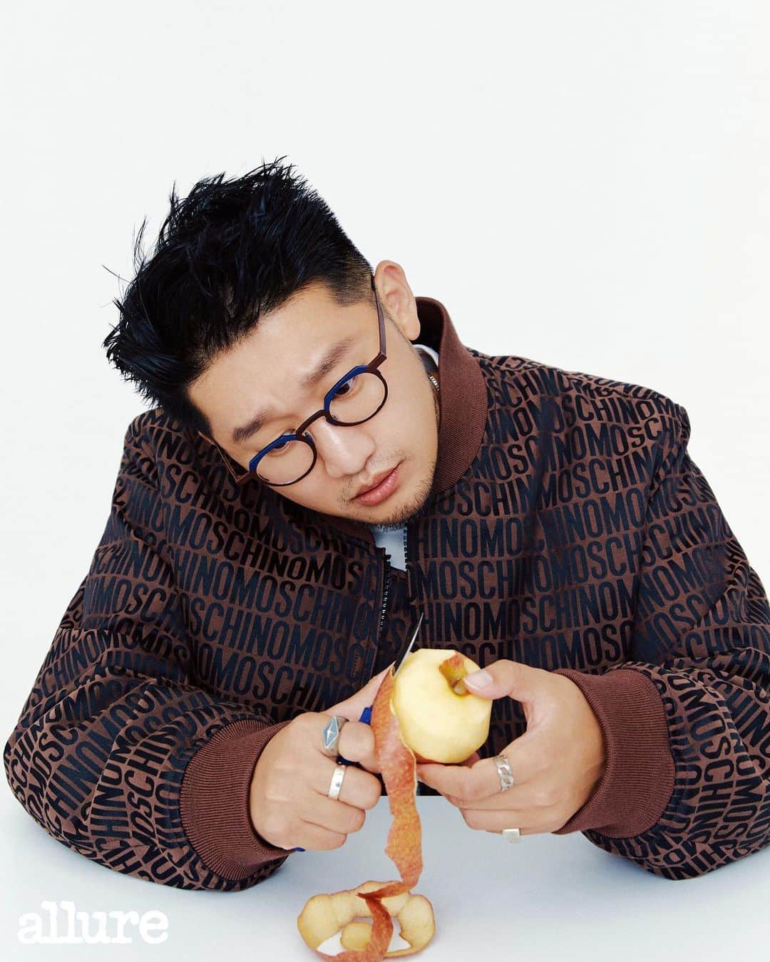 パク・ヨンインのインスタグラム：「즐거웠던 인터뷰. 고마워요 얼루어.❤️   @allurekorea」