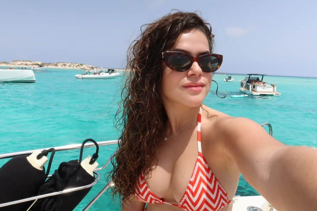 Maisa Silvaのインスタグラム：「eivissa   ps: nesse perfil vai ser verão por muito tempo... KKKKK」