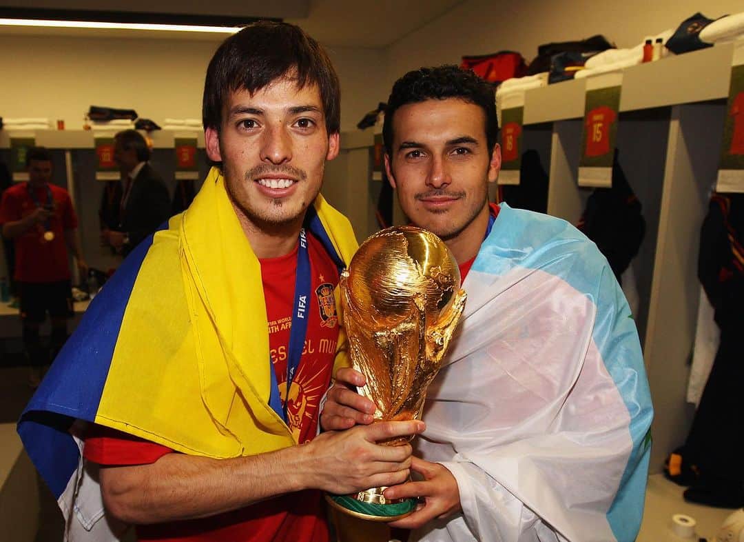 のインスタグラム：「Gracias @david21lva por todos los momentos que has regalado a este maravilloso deporte. Echaremos de menos tu calidad en el campo mago 🧙‍♂️ Te deseo lo mejor a ti y a toda tu familia en esta nueva etapa de tu vida. Eres un ejemplo crack!!! 👍🏻👏🏻🔝🔥」
