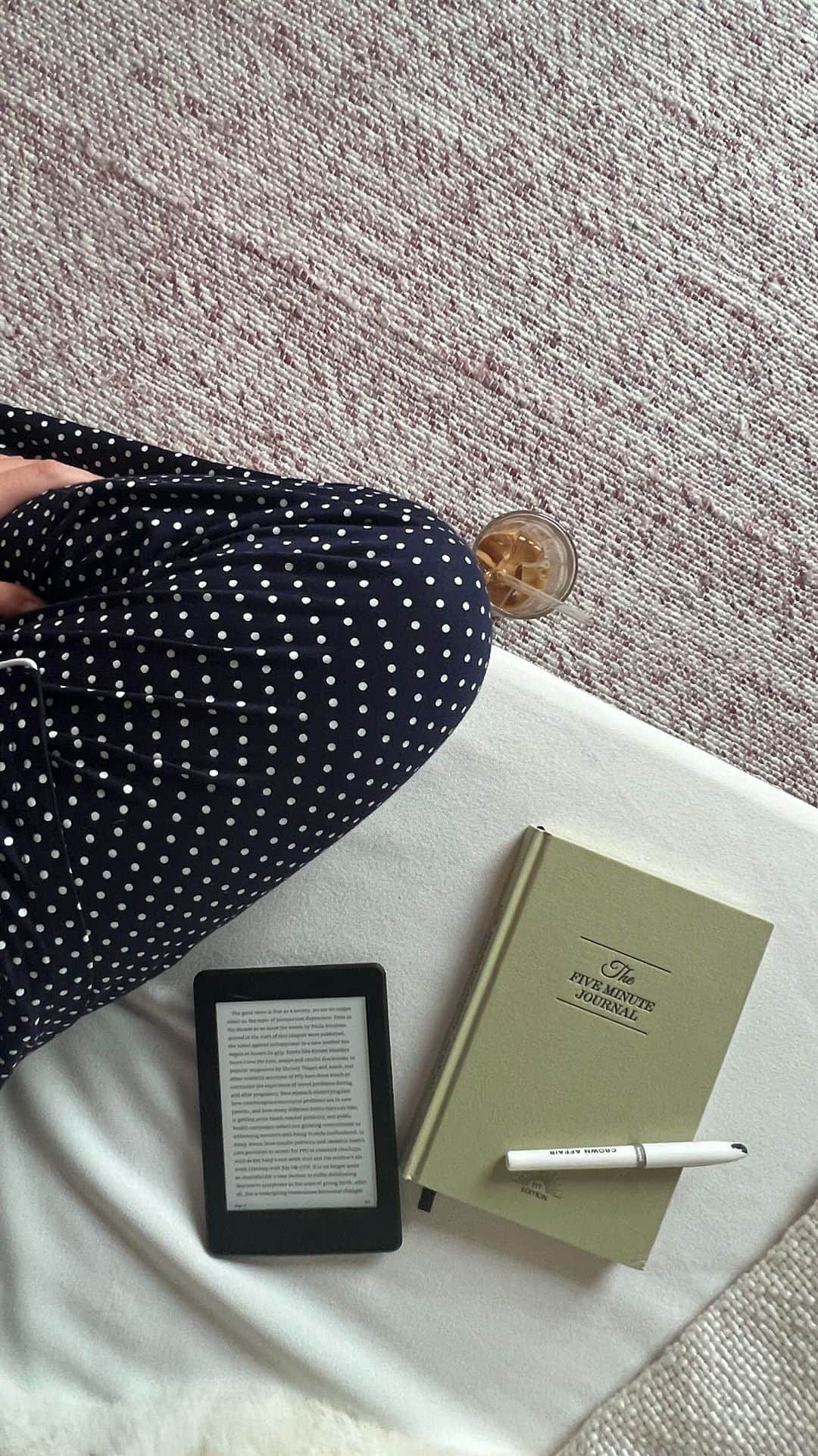 エミリー・DiDonatoのインスタグラム：「Coming out of the postpartum fog ☁️ cheers to happier, healthier mornings 💖   using @covey and working out with @elisesbodyshop」