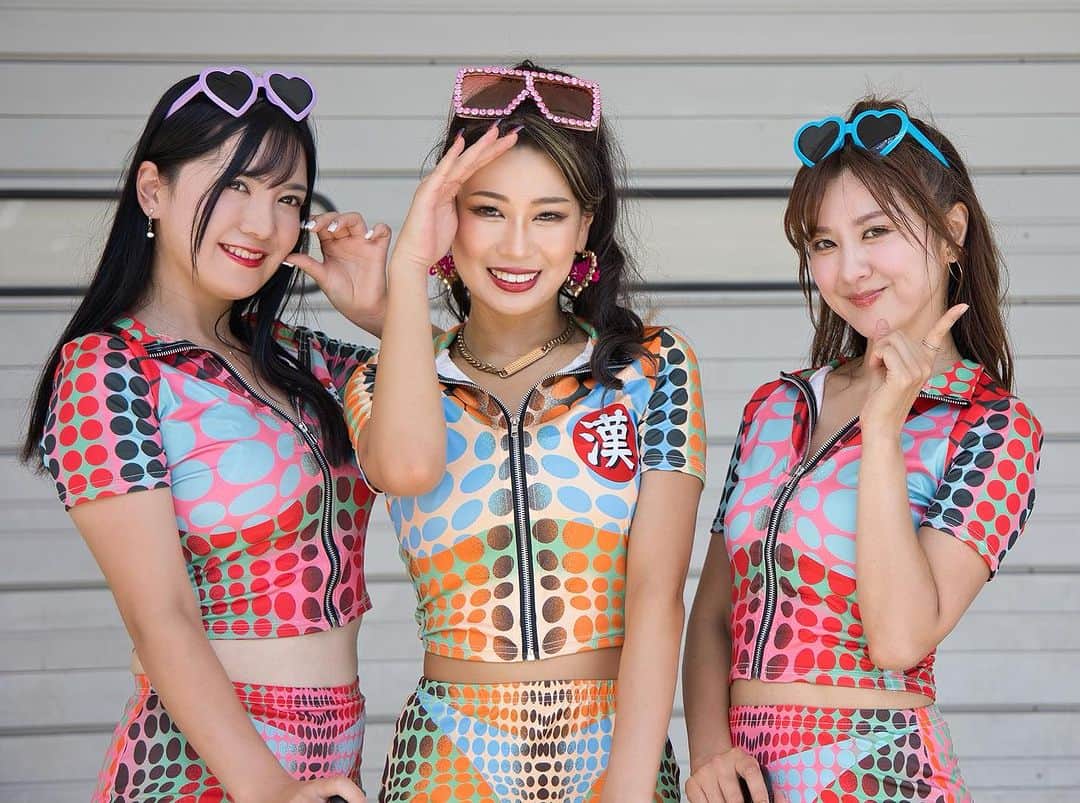 MAOのインスタグラム：「🧡🧡  暑い日が続いておりますが、 皆様お身体だけはくれぐれもお大事に🥵☀️  レース大好きっ🧡  たっくさん頂いたのに 溜めに溜めまくったお写真達 あげていきます🫢  #rq #racequeen #roundgirl #モレリアネイル bbgirls #amac #gogodancer #amacmotorsport #car #gal #japanesegirl #fff #fyp #fy #portraitphotography #portrait #ゴーゴーダンサー #ポートレート #撮影会モデル  #bbガールズ #bodix #レースクイーン #ラウンドガール #キャンギャル #鈴鹿サーキット #gtasia #gtアジア」
