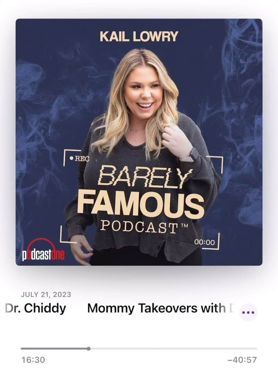 カイリン・ローリーのインスタグラム：「Barely Famous Podcast episode with @kaillowry !! 😍😍  I felt so lucky to be a part of Kail’s podcast Barely Famous last week! We dive into SO many different topics, including our discussion on the stigma of plastic surgery and how it is EVOLVING over time, especially with social media. This clip is sped up 1.25x, but definitely to give the hour episode a listen! So many wonderful things that we discuss, including surgical recovery, expectations, and even belly buttons from tummy tucks! Have you had a chance to listen? Link is in my bio!」