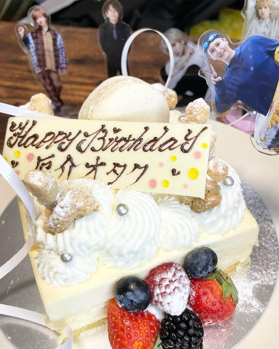 末吉9太郎のインスタグラム：「30歳になりました🫶 (本人しかいない誕生日会してます)」
