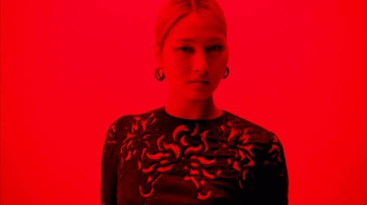 ジトロワのインスタグラム：「FLAWLESS | featuring ‘Peony’ dress and ‘HK’ trousers from our new collection available on jitrois.com  Thanks @po___et, @charles.leto」