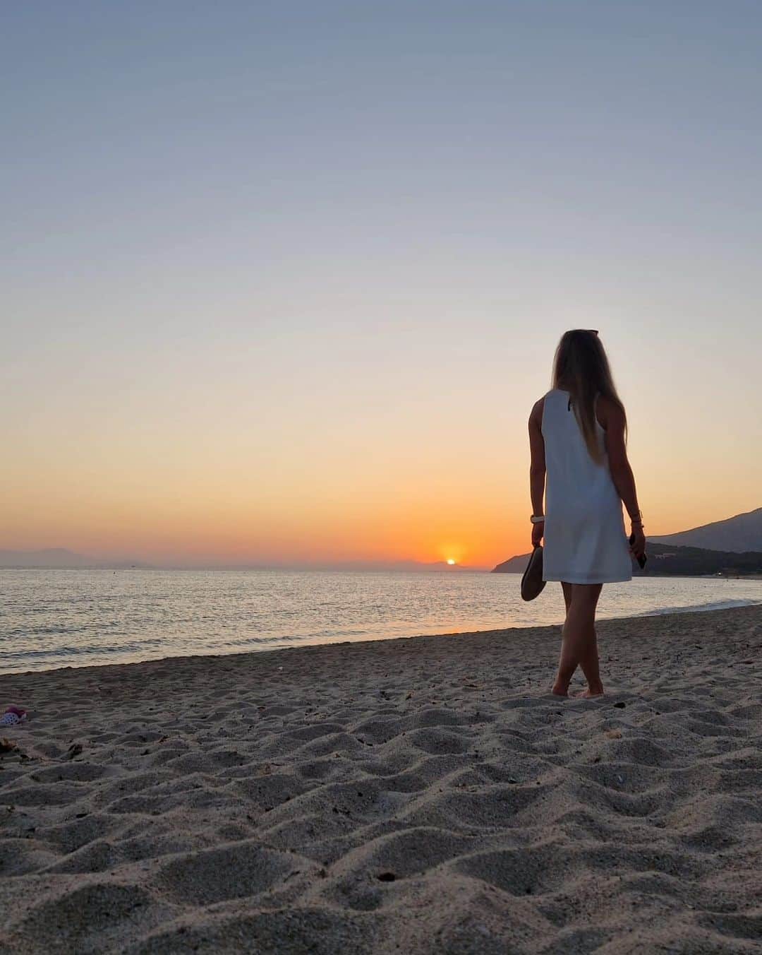 ダーシャ・ゲルムのインスタグラム：「Sardegna ♥️  A bit late, but here are some memories that will stay forever.  Travelling, vacationing, exploring with you is always a pleasure @anejwagner   New destination checked ✅  #sardinia #sardegna #summer #summervibes #goodfood」