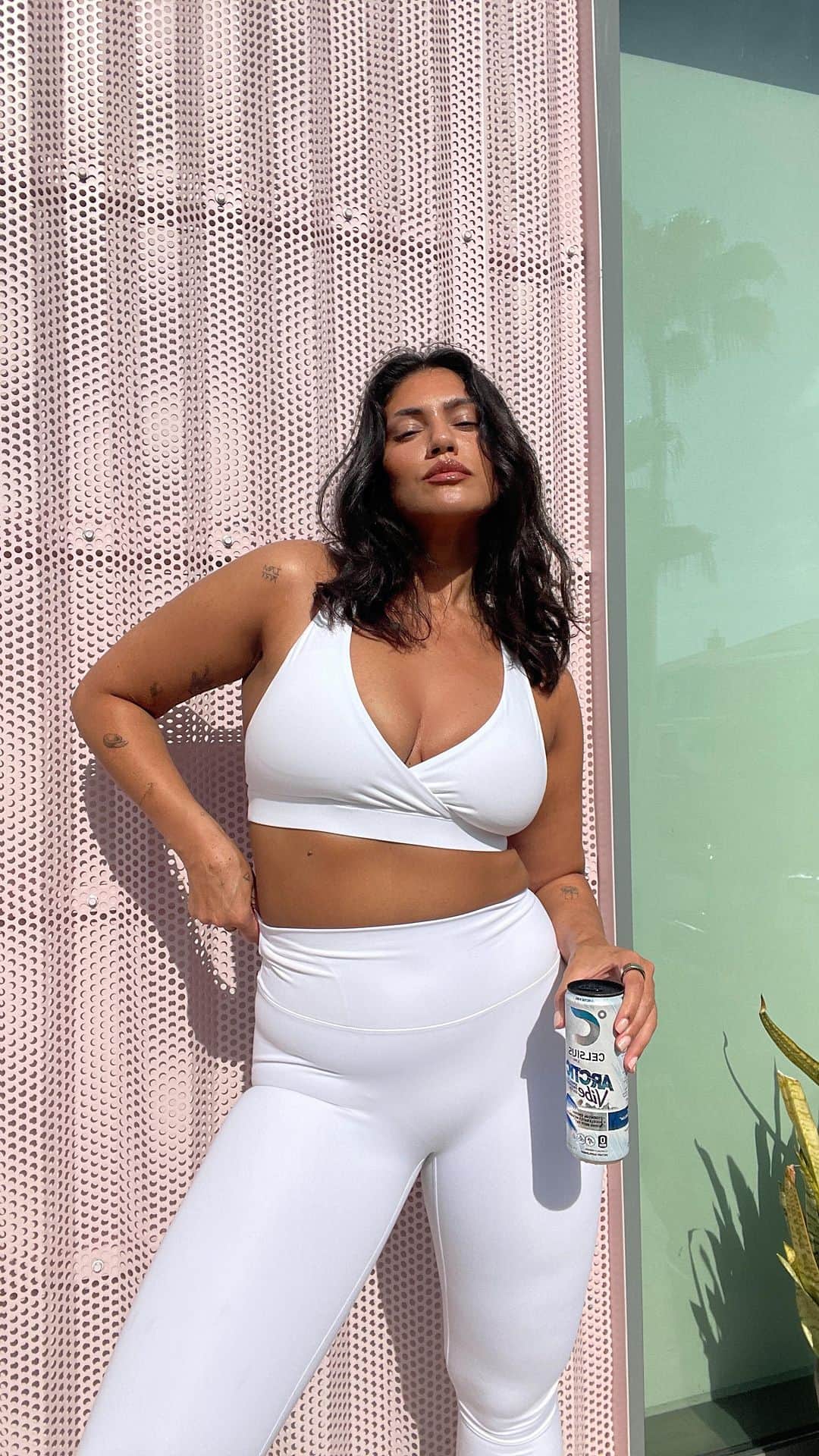 La'Tecia Thomasのインスタグラム：「Powering through my workout with @celsiusofficial Arctic vibes 🫐🧊 #CELSIUSBrandPartner #CELSIUSLiveFit」